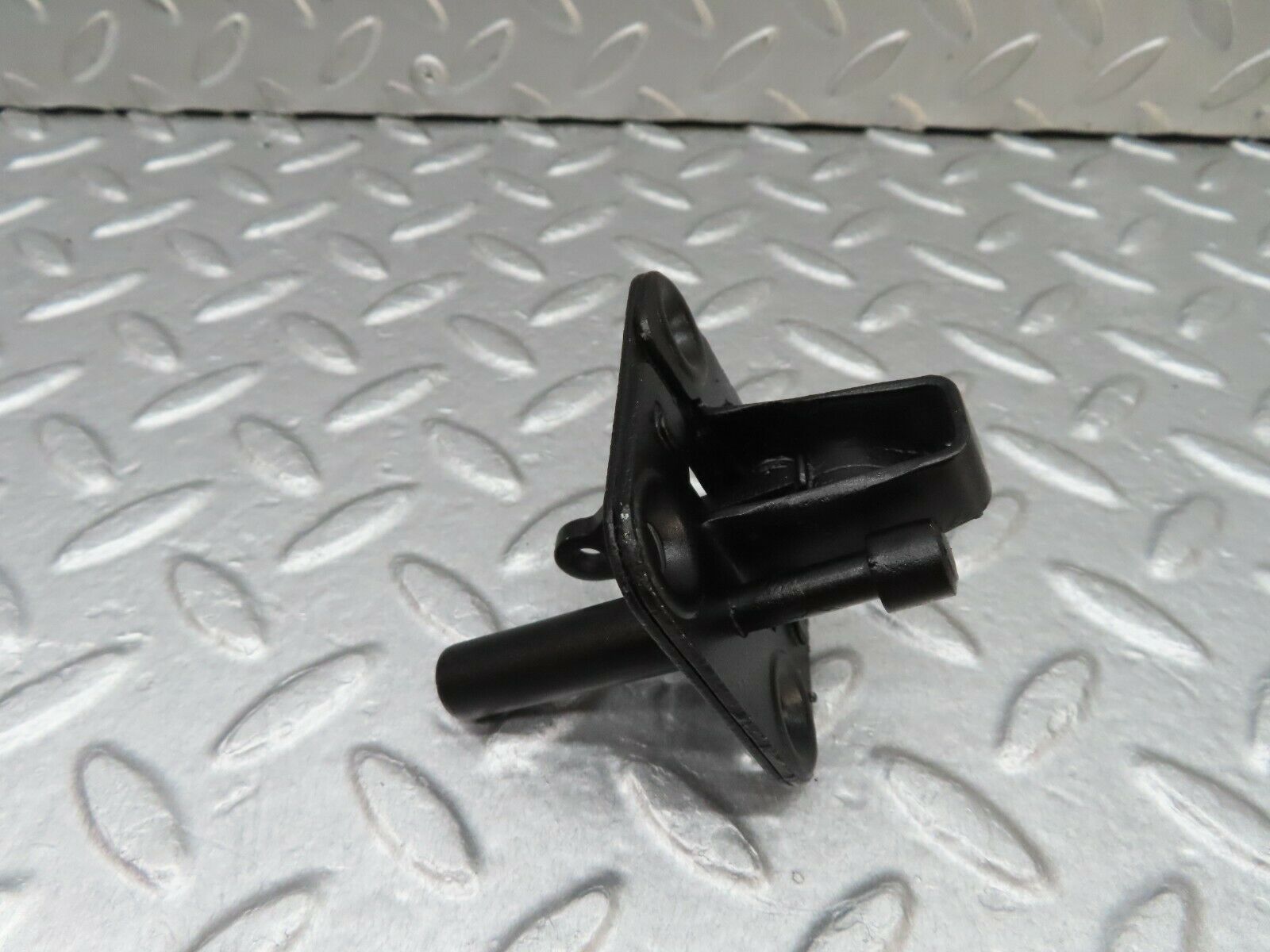 17990 Mercedes-Benz W123 200 Bonnet Lock Catch