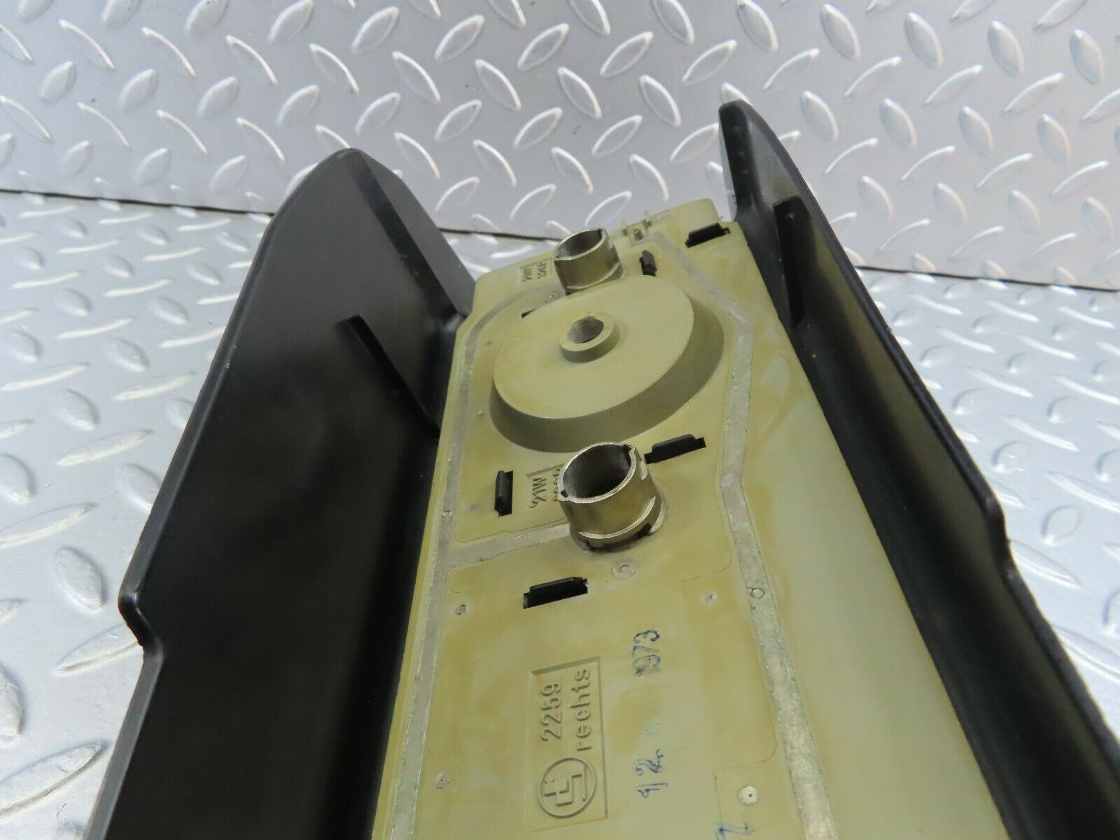 8855 Mercedes-Benz W116 Rear Right Tail Light Cover 1168201264