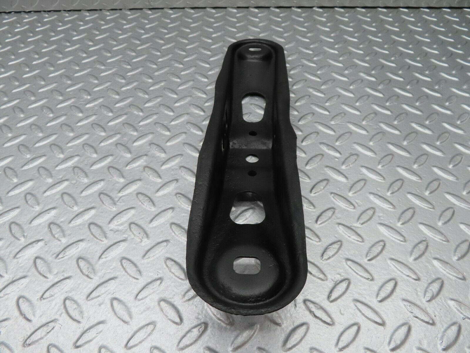 17969 Mercedes-Benz W123 200 Gearbox Bracket