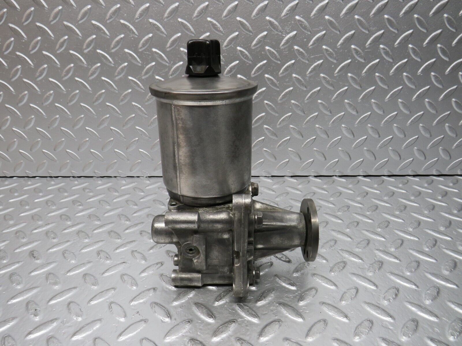 30453 Mercedes-Benz W124 230E Power Steering Pump 2104660001