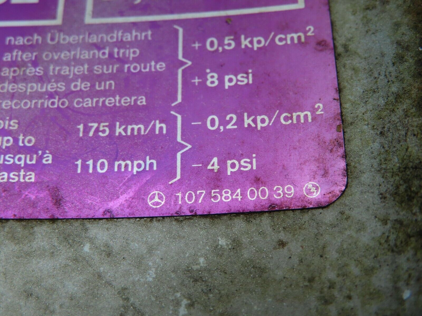 7203 Mercedes-Benz C107 350SLC Coupe Fuel Tank Flap Cap 1075840039