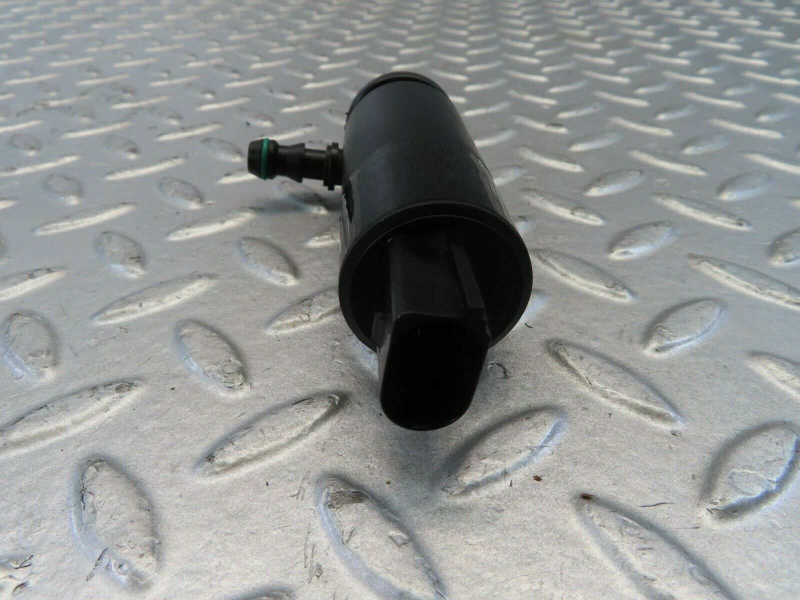 11134 Mercedes-Benz W221 S320 Headlight Washer Pump 2108691221