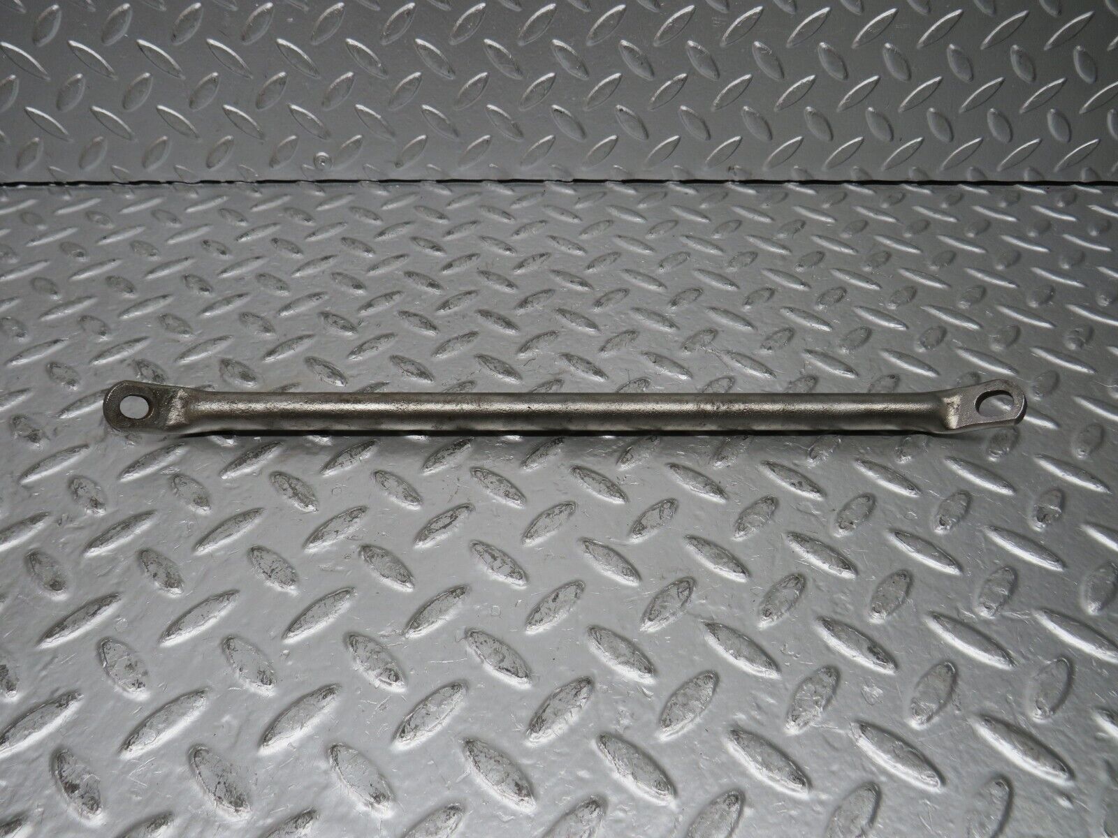 29948 Mercedes-Benz W123 230E Power Steering Pump Holder Bracket