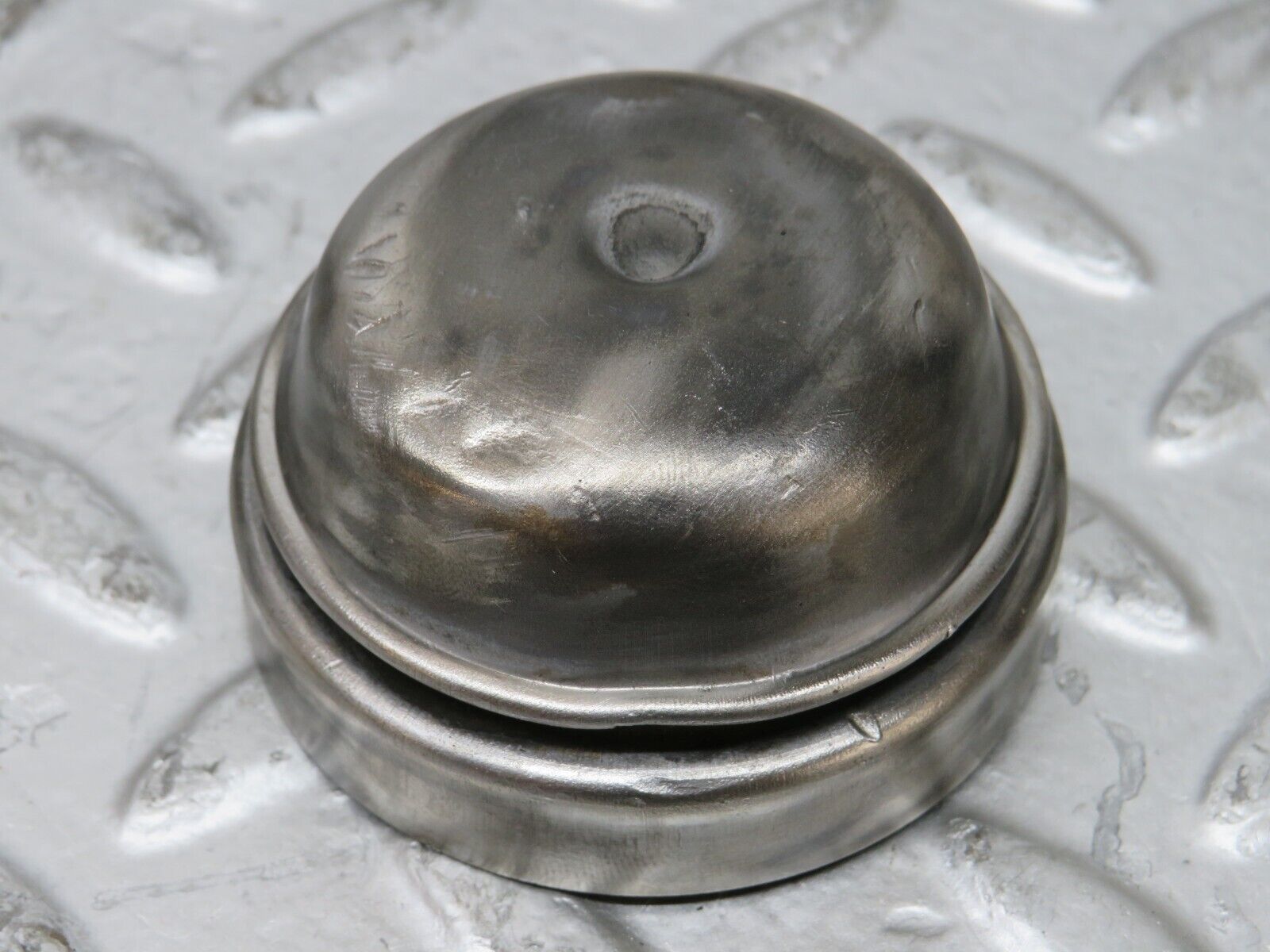 26245 Mercedes-Benz W116 450SE Wheel Hub Locking Cap