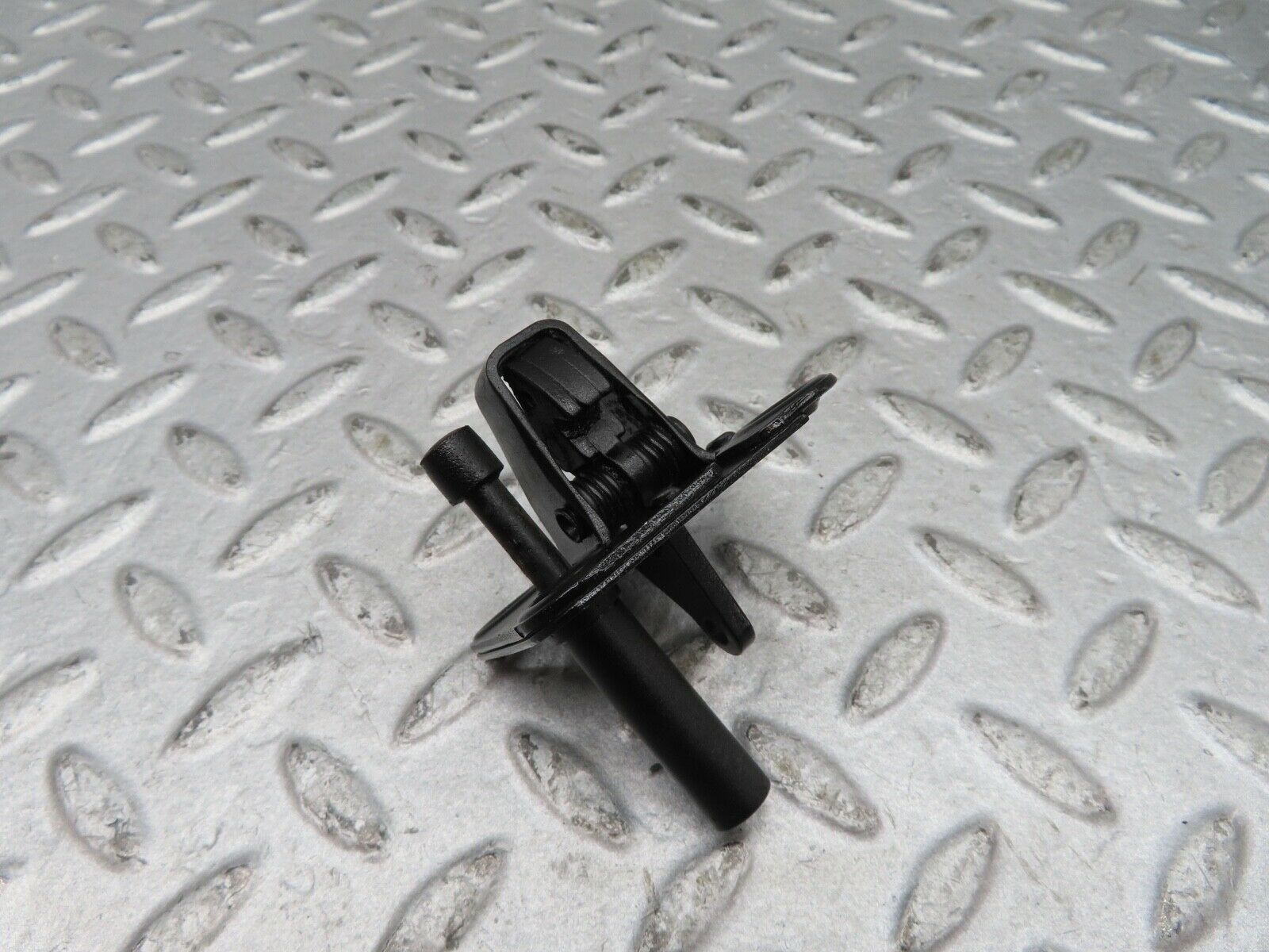 17059 Mercedes-Benz C123 280CE Coupe Bonnet Lock Catch