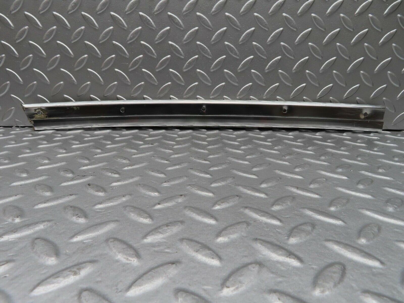 14090 Mercedes-Benz C107 280SLC Roof Chrome Moulding Trim Left Side