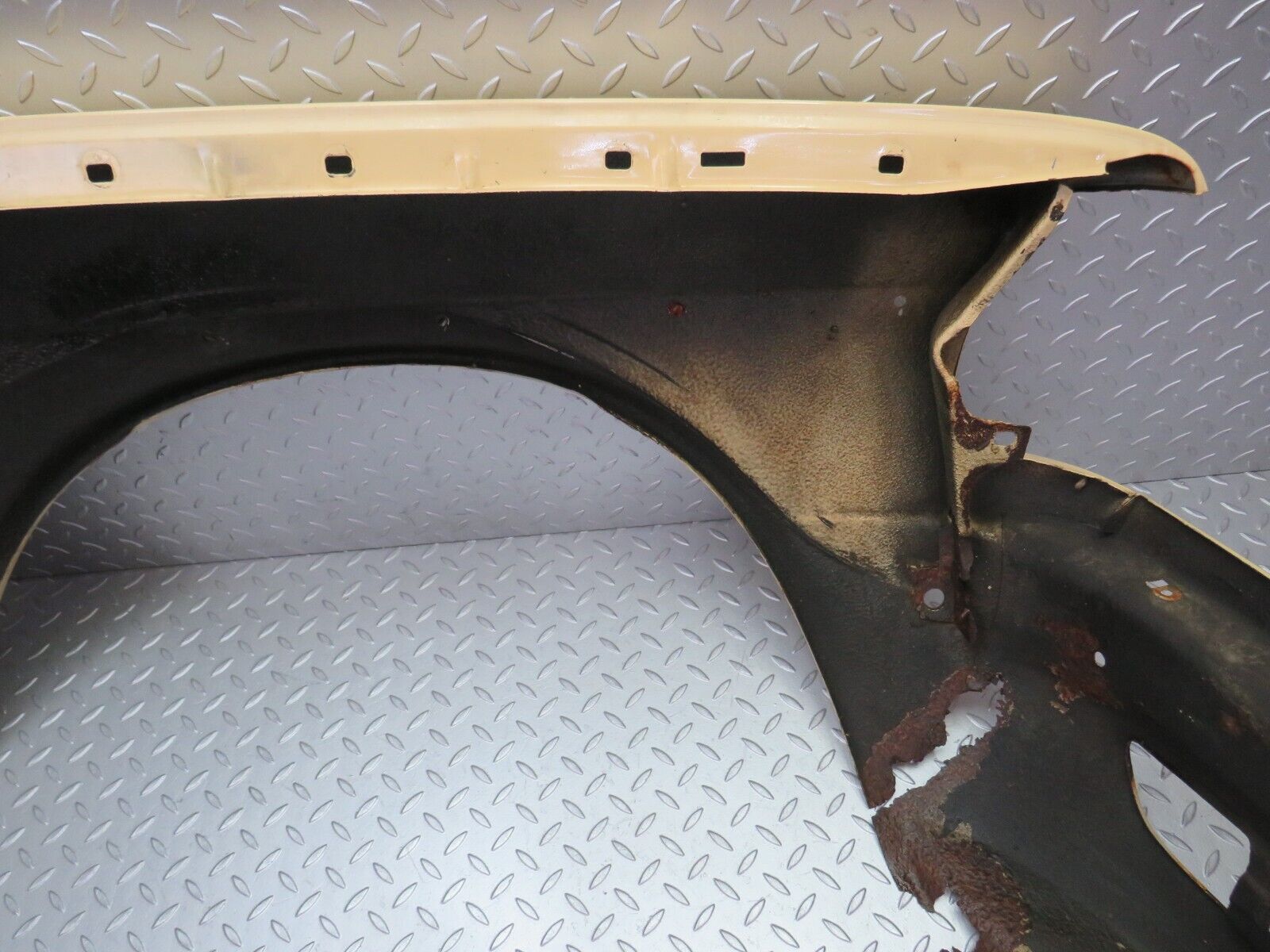 28716 Mercedes-Benz W123 230E Front Left Wing Fender