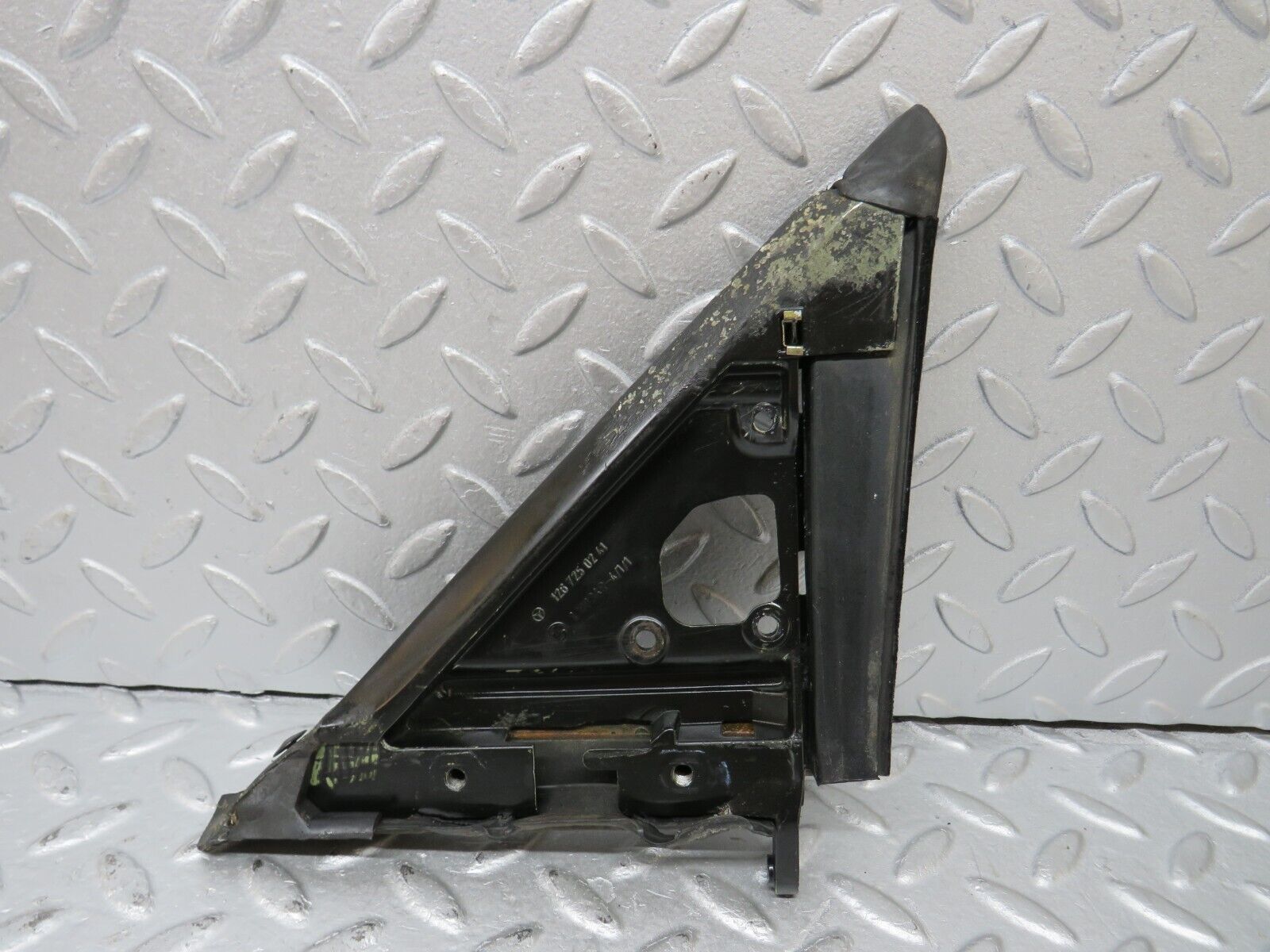 36970 Mercedes-Benz C126 420SEC Coupe Mirror Mounting Triangle Right 1267250241