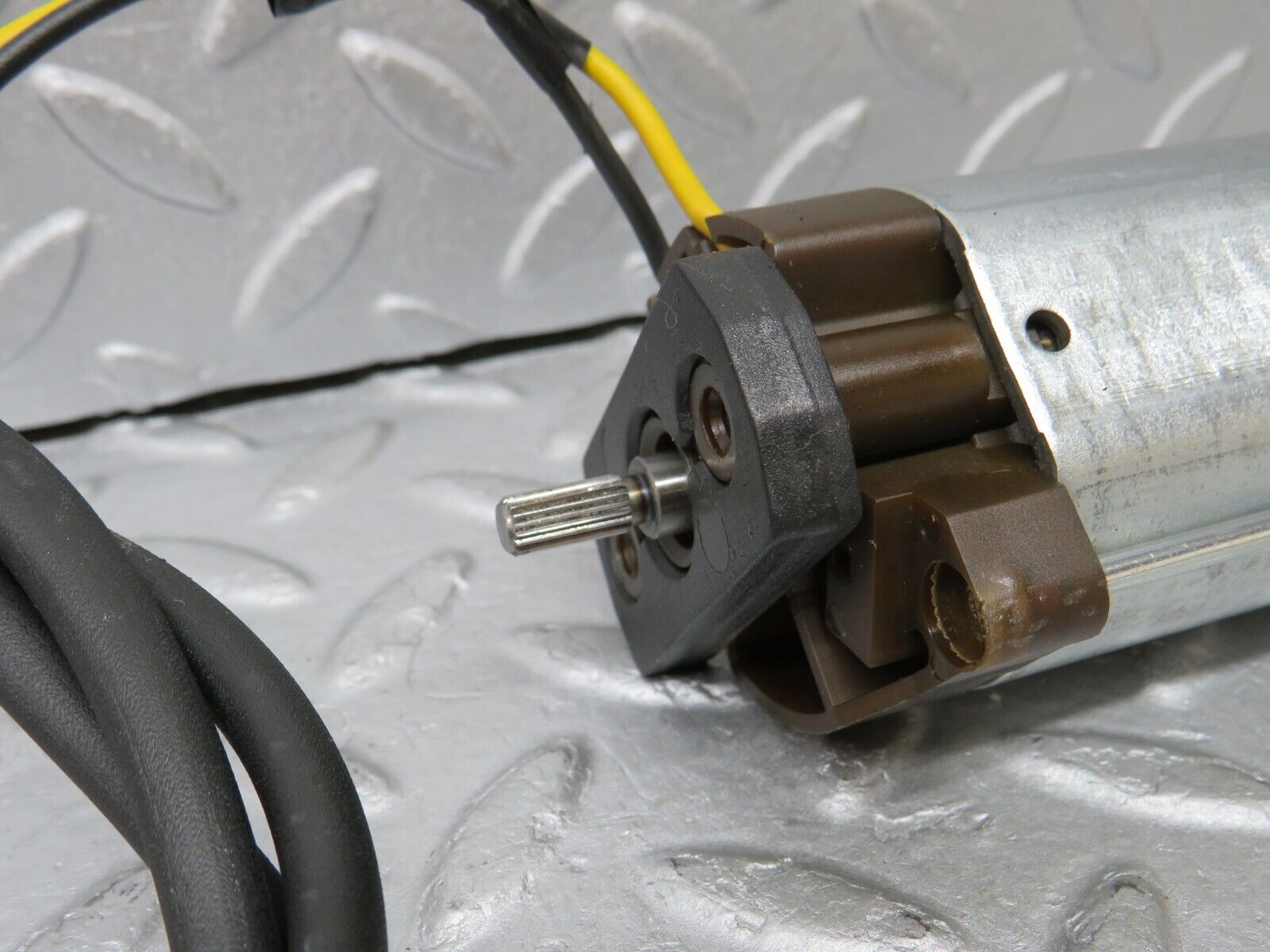 36822 Mercedes-Benz R129 300SL-24 Front Right Seat Adjustment Motor Bosch 1298205642 0130008038