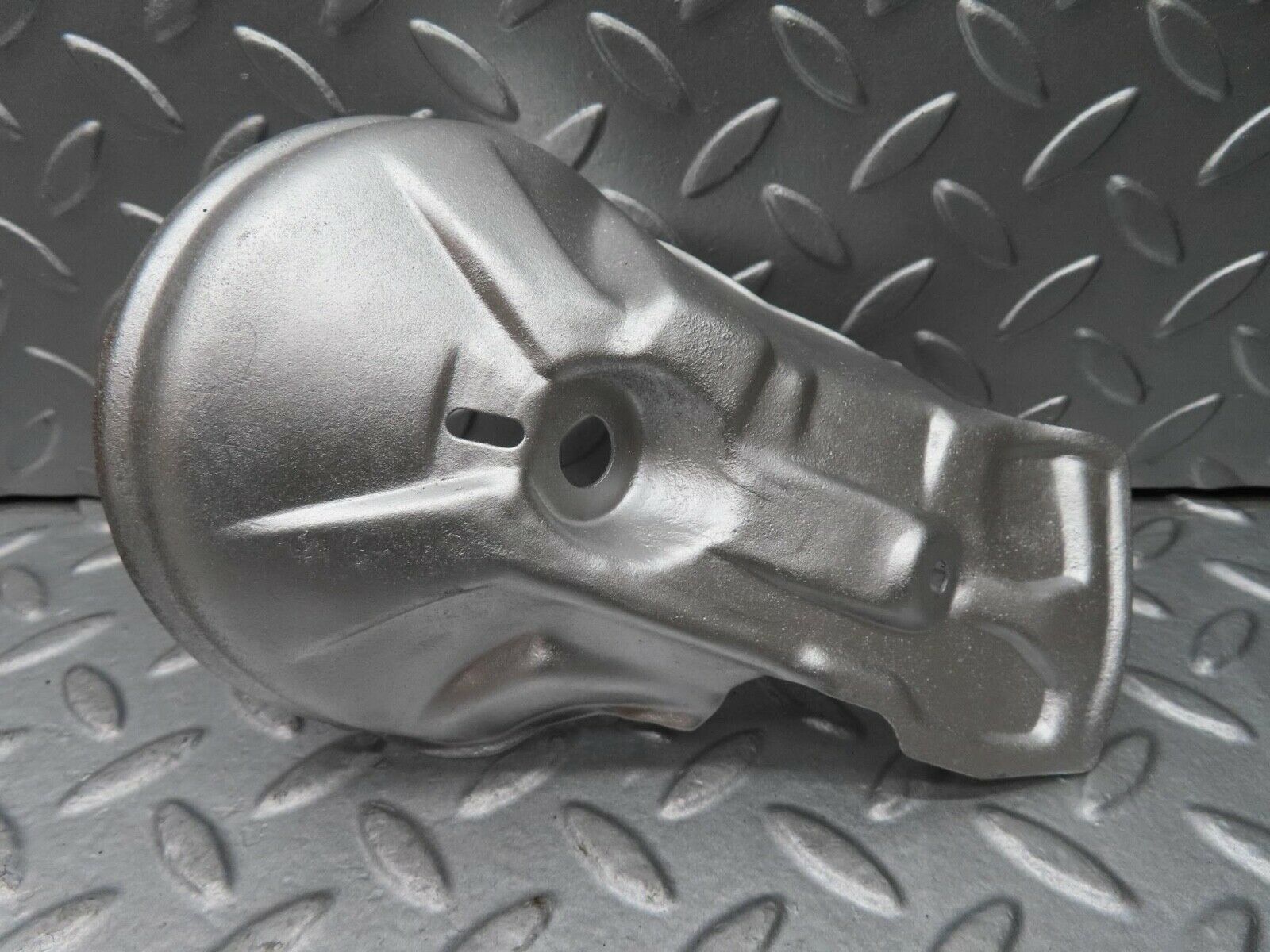 16514 Mercedes-Benz W124 260E Engine Mount Bracket Heat Shield