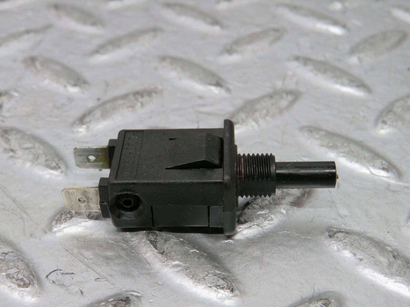 26205 Mercedes-Benz W116 450SE Door Contact Switch 0008212852