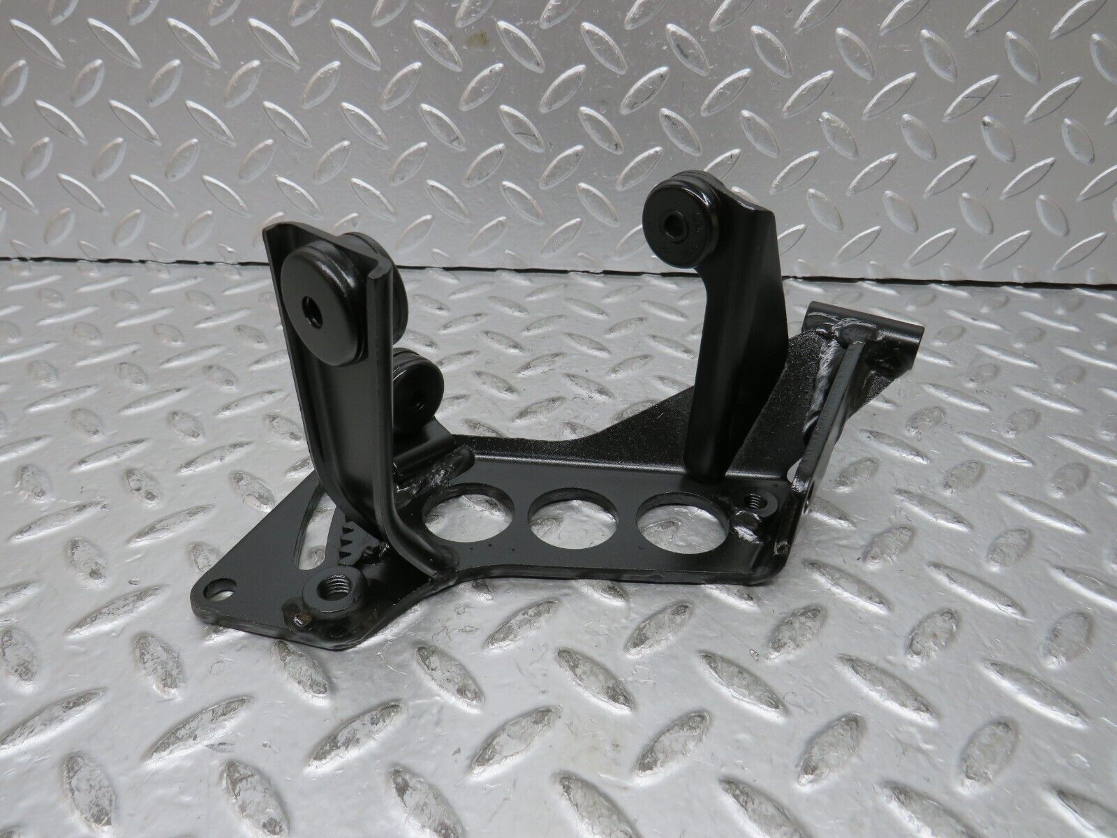 27440 Mercedes-Benz W123 280E Power Steering Pump Holder Bracket