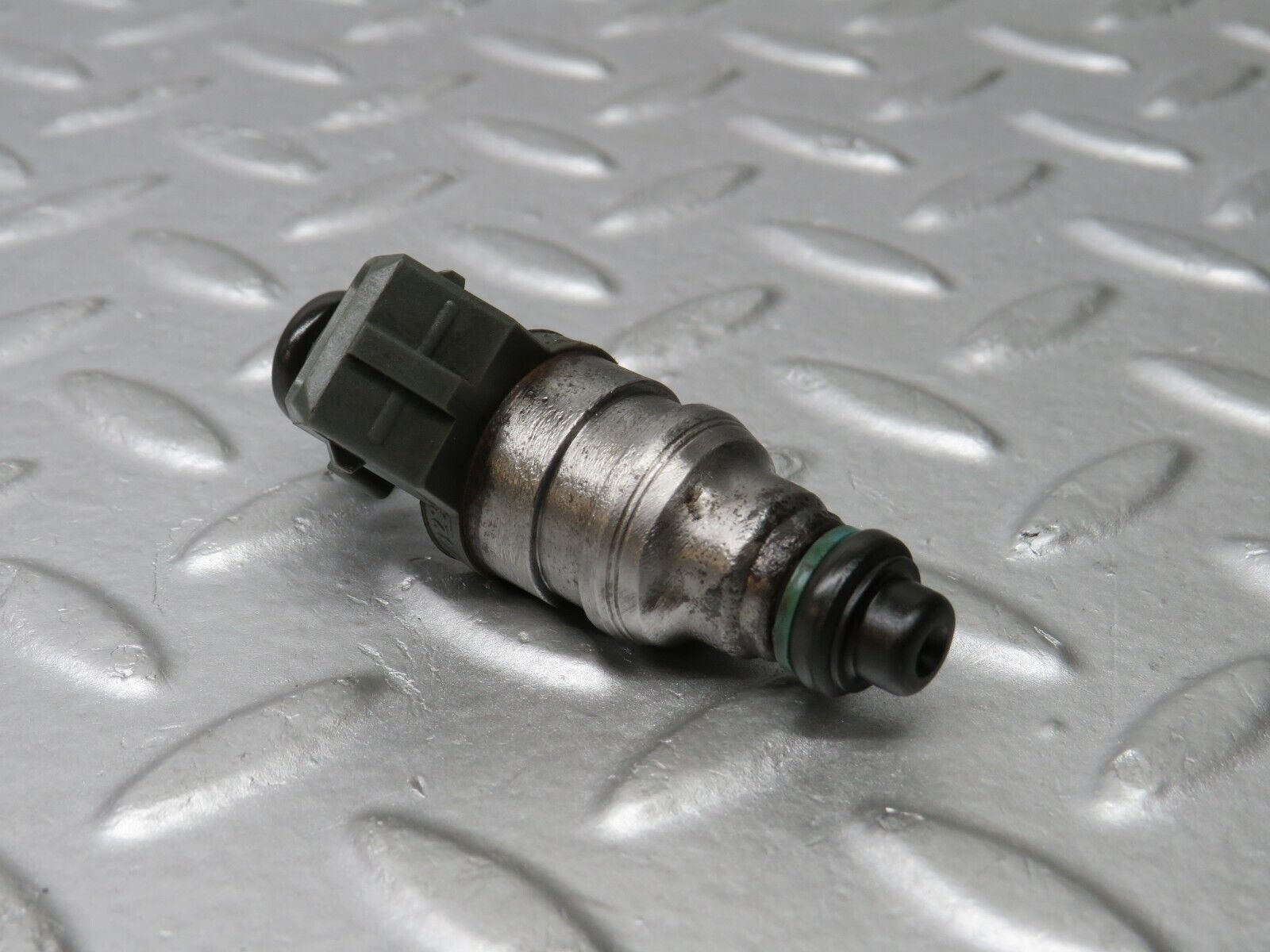 38144 Mercedes-Benz A124 320E Cabriolet Fuel Injector Bosch 0280155209 0000787323