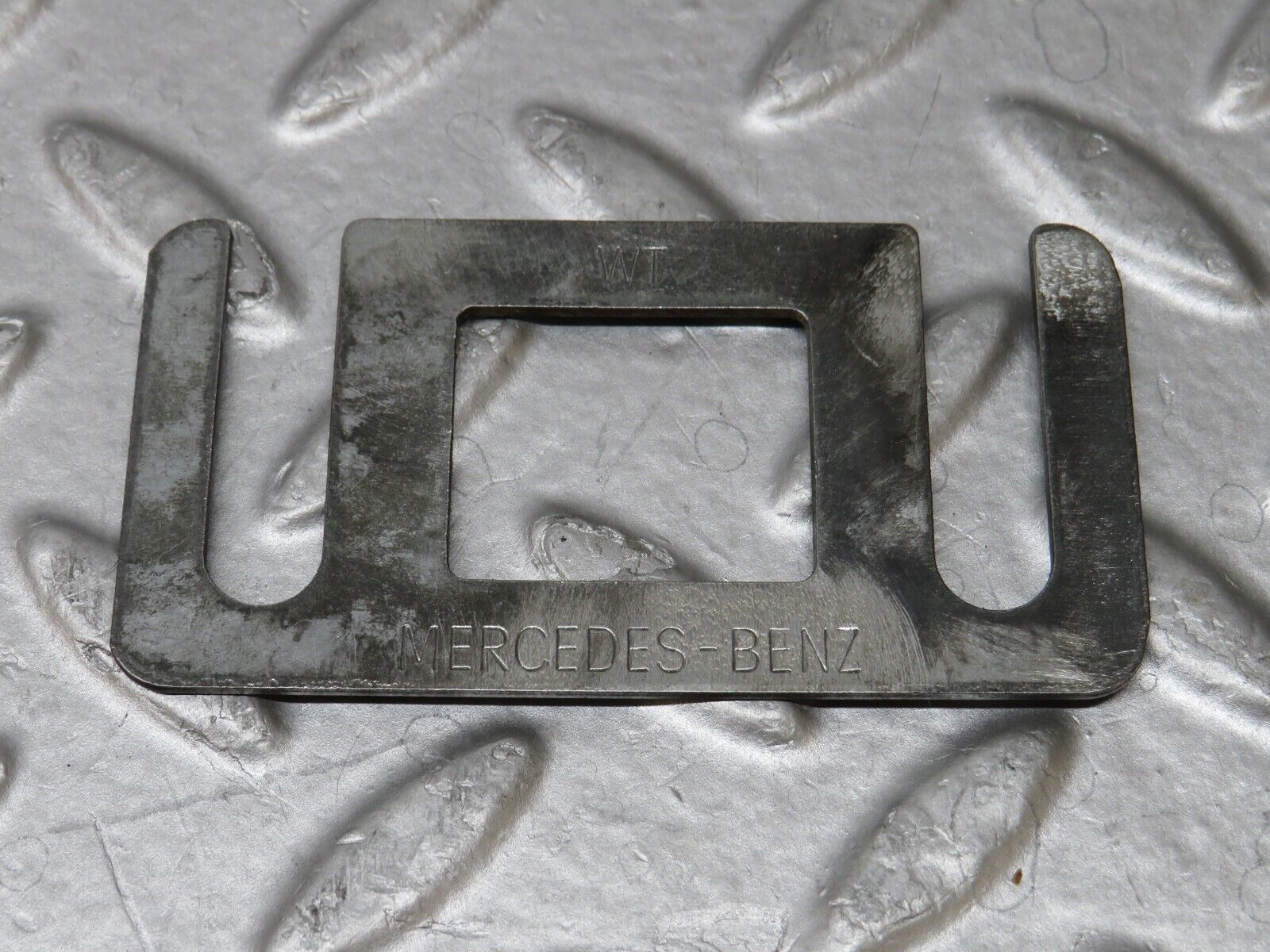 36131 Mercedes-Benz W126 420SE Door Lock Latch Left Side