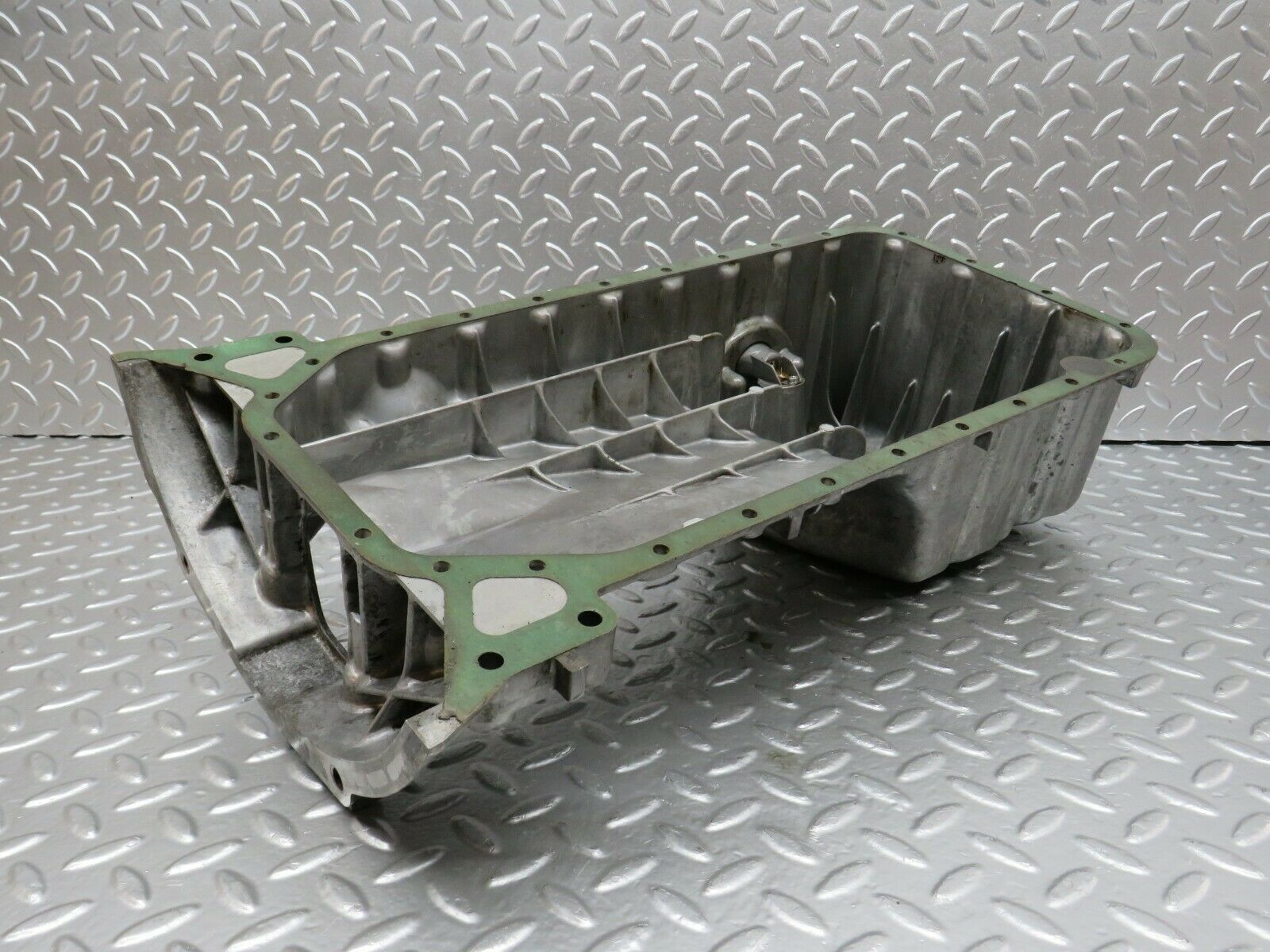 24432 Mercedes-Benz S124 220TE Wagon Oil Pan Oil Sump 1110140202