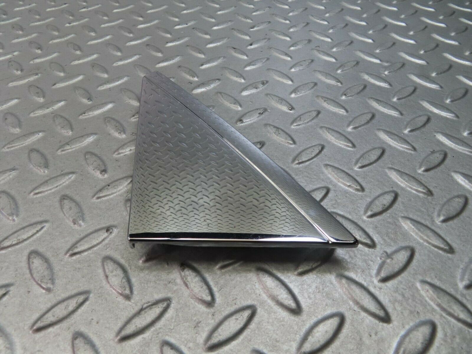 8810 Mercedes-Benz W123 Mirror Triangle Cover Right 1237250211