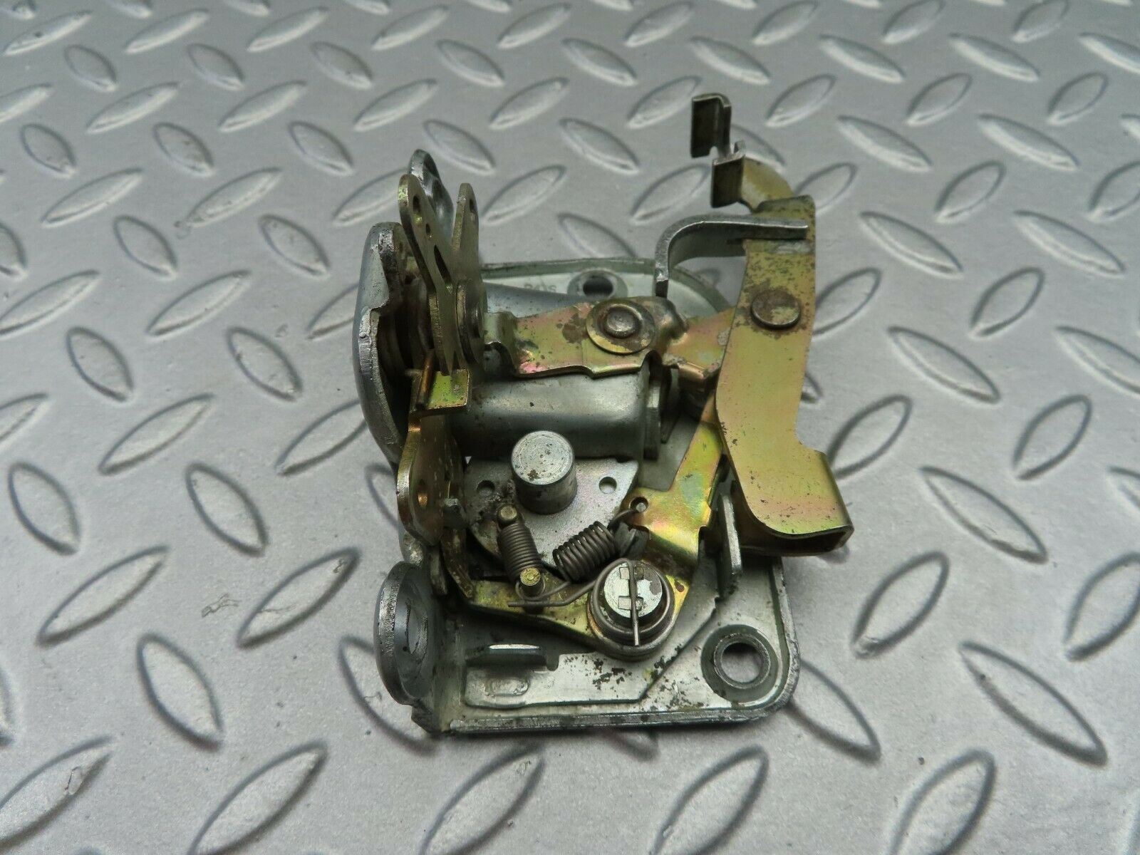 6873 Mercedes-Benz C107 350SLC Coupe Left Door Lock Mechanism