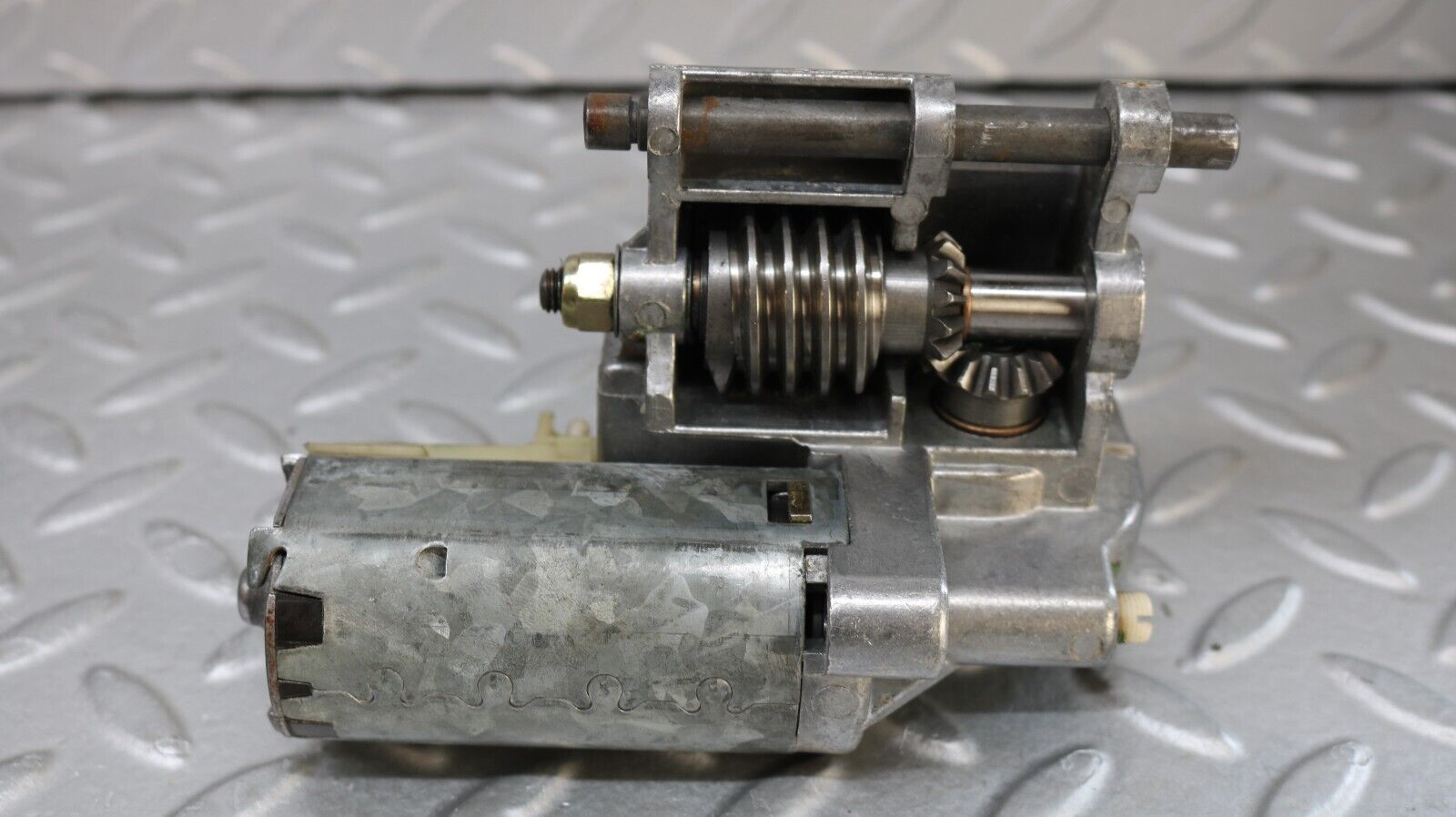 37189 Mercedes-Benz C126 420SEC Coupe Steering Column Adjustment Motor 1264600325