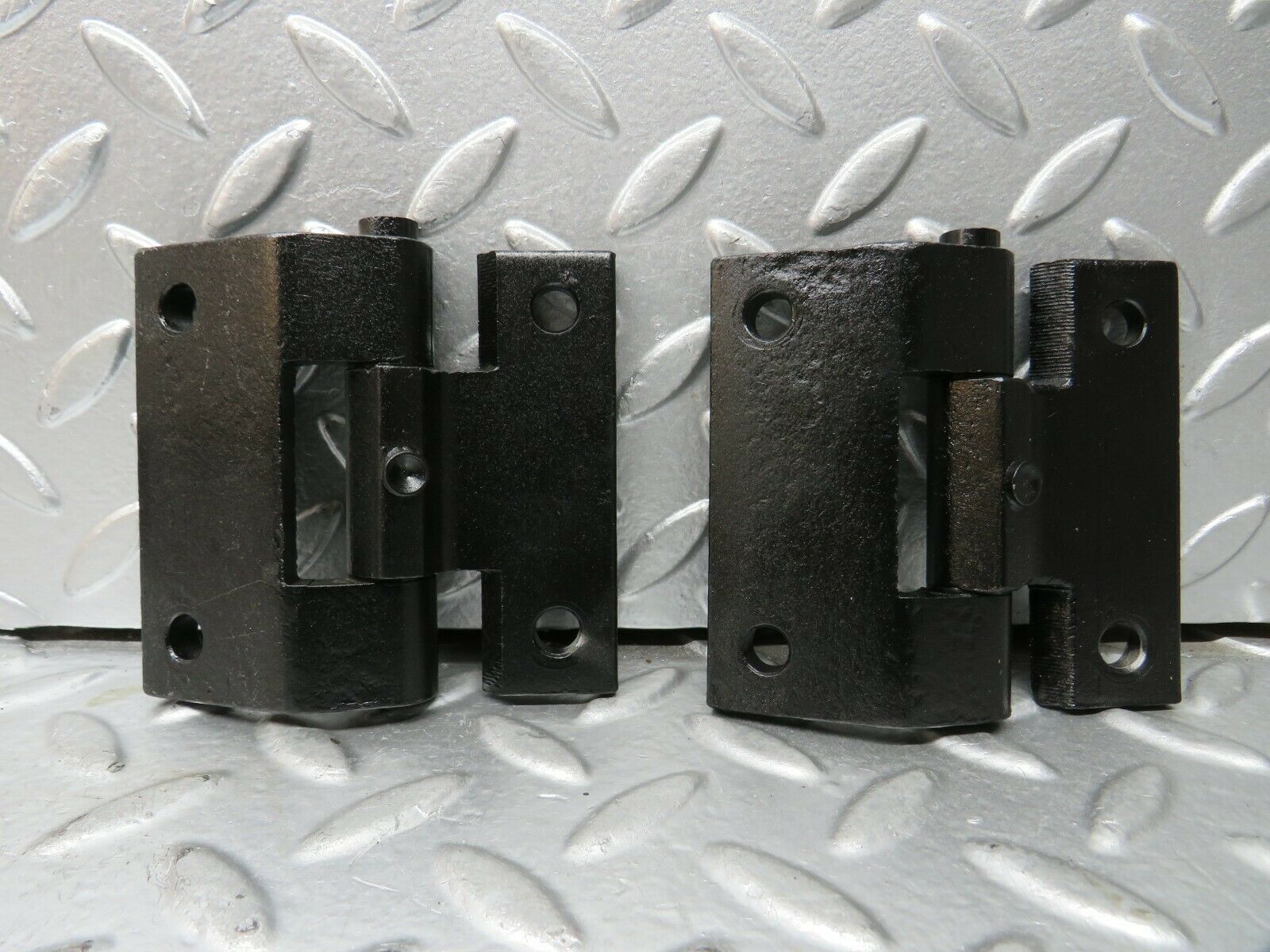 23692 Mercedes-Benz W114 280E Right Door Hinges Pair