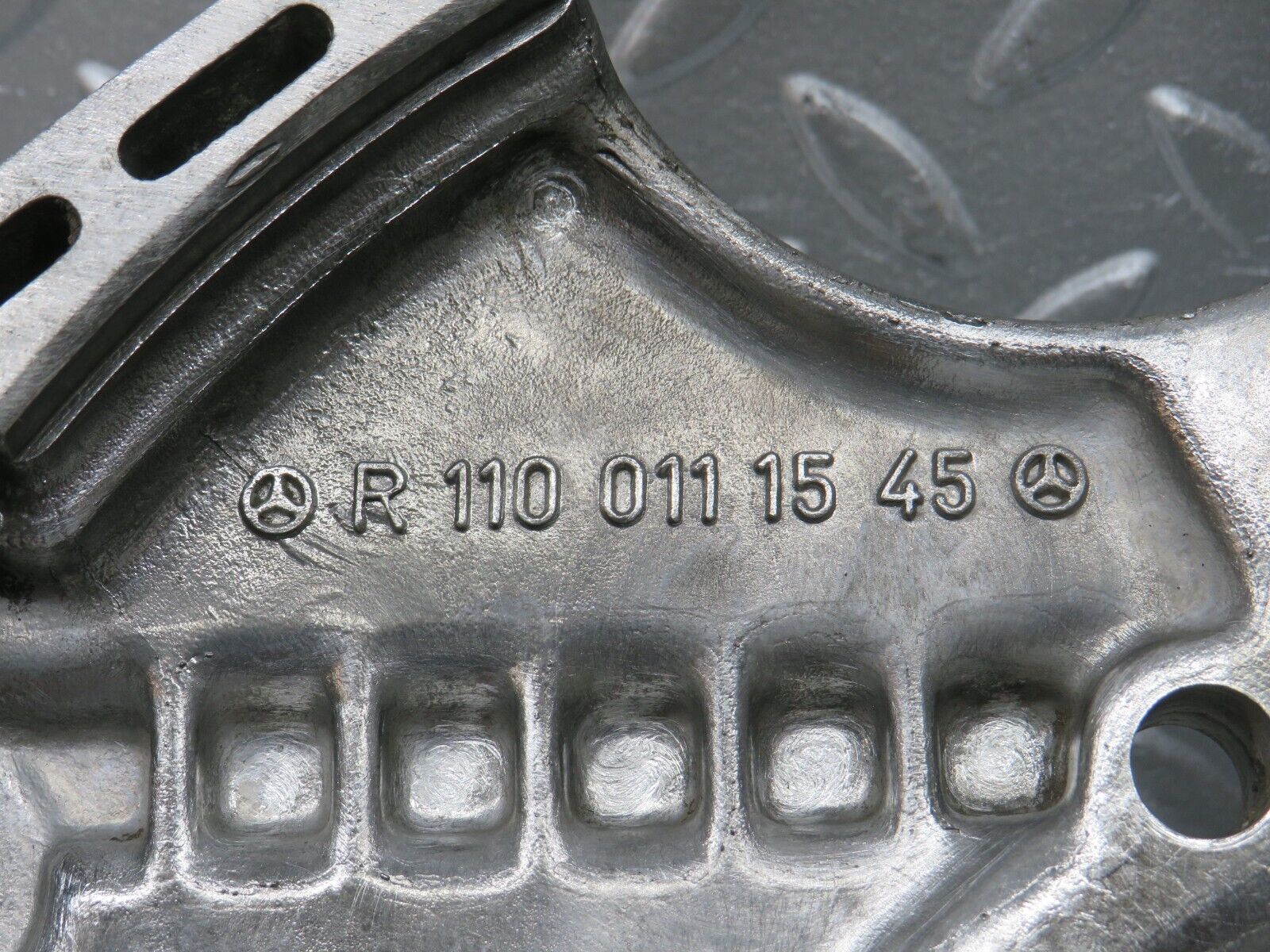 32918 Mercedes-Benz W123 300D Gearbox Flange 1100111545