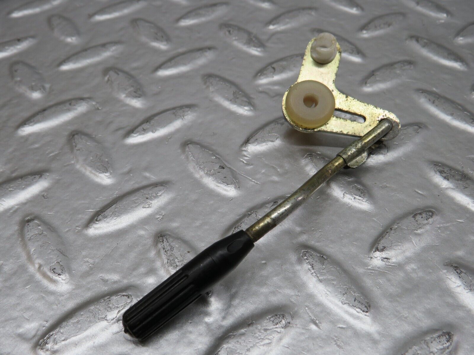 25557 Mercedes-Benz W123 200 Door Lock Knob Set