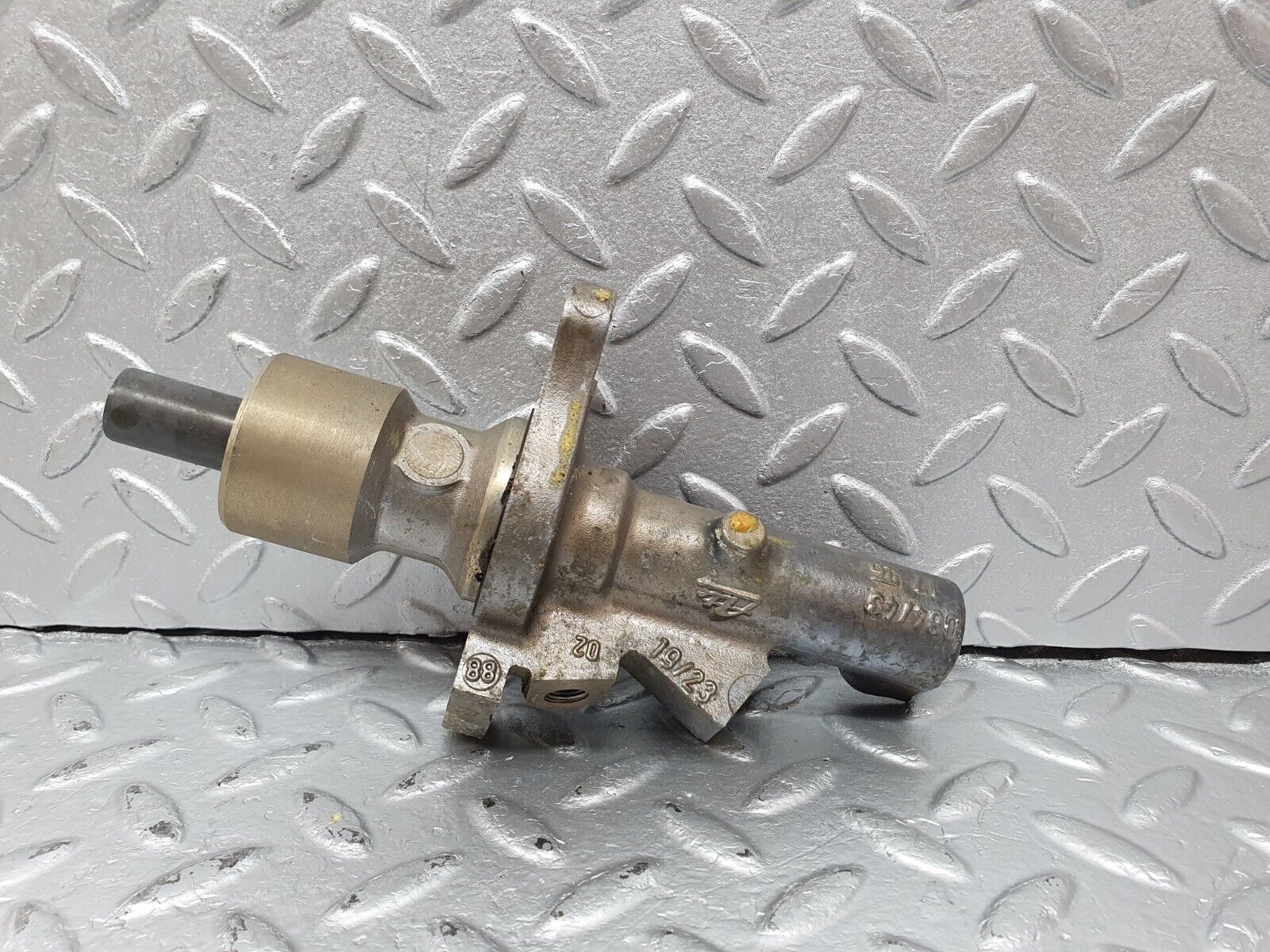 41449 Mercedes-Benz W124 200E Brake Master Cylinder ATE