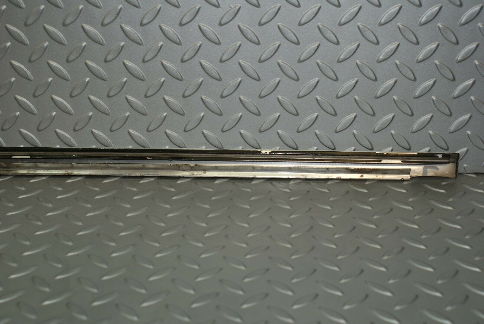 3126 Mercedes-Benz W115 220D Front Left Door Chrome Moulding Trim