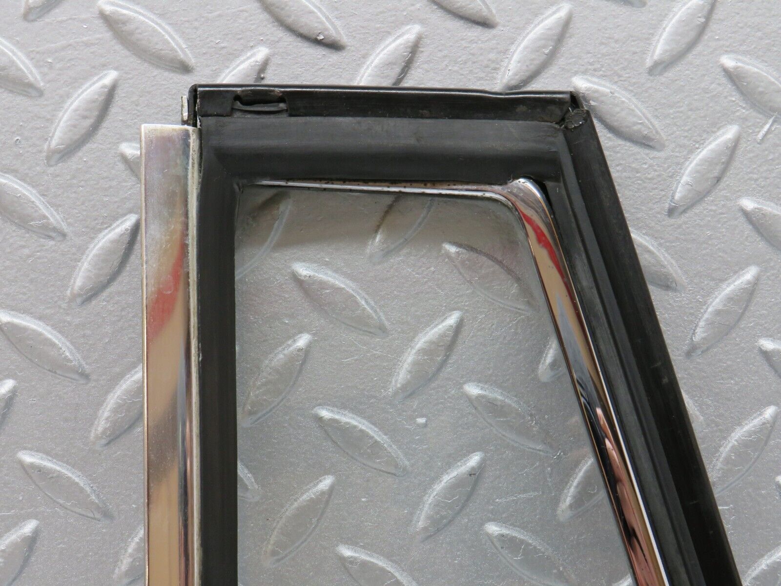 40501 Mercedes-Benz W110 230 Front Left Quarter Window