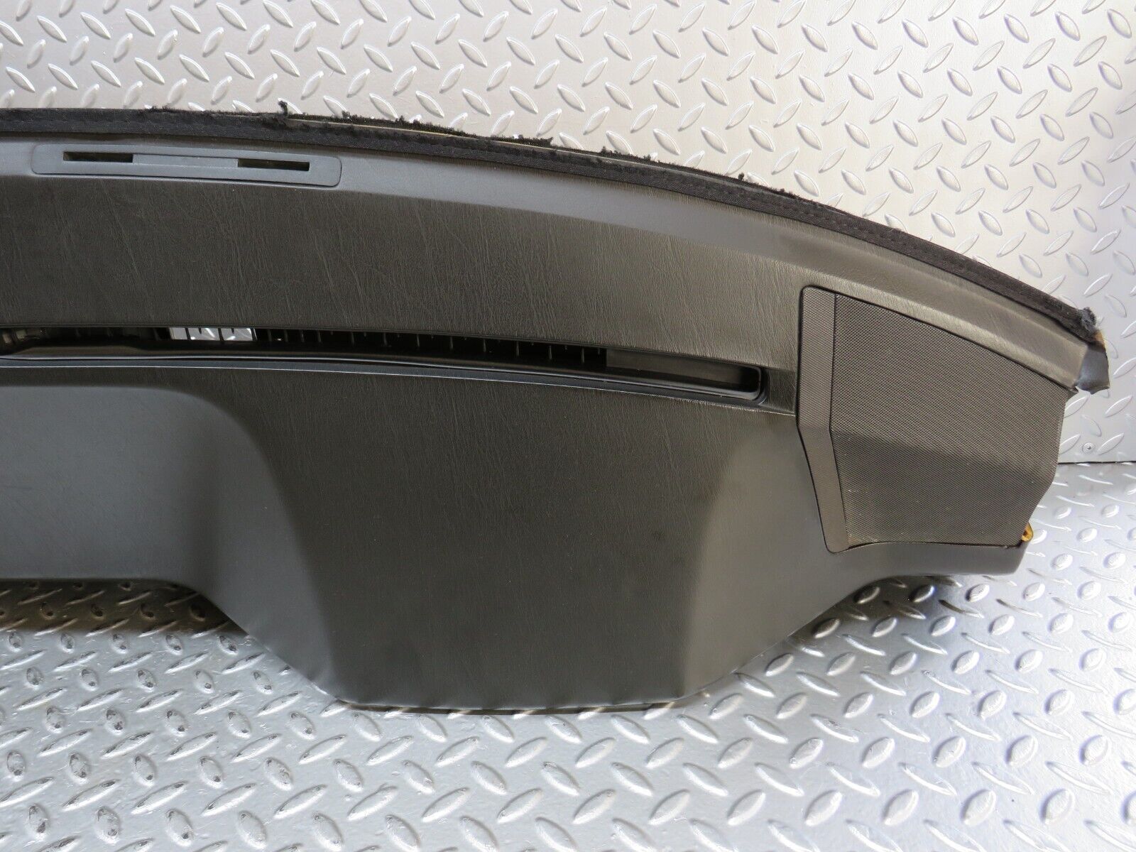 27709 Mercedes-Benz S124 300TE Wagon Dashboard Black