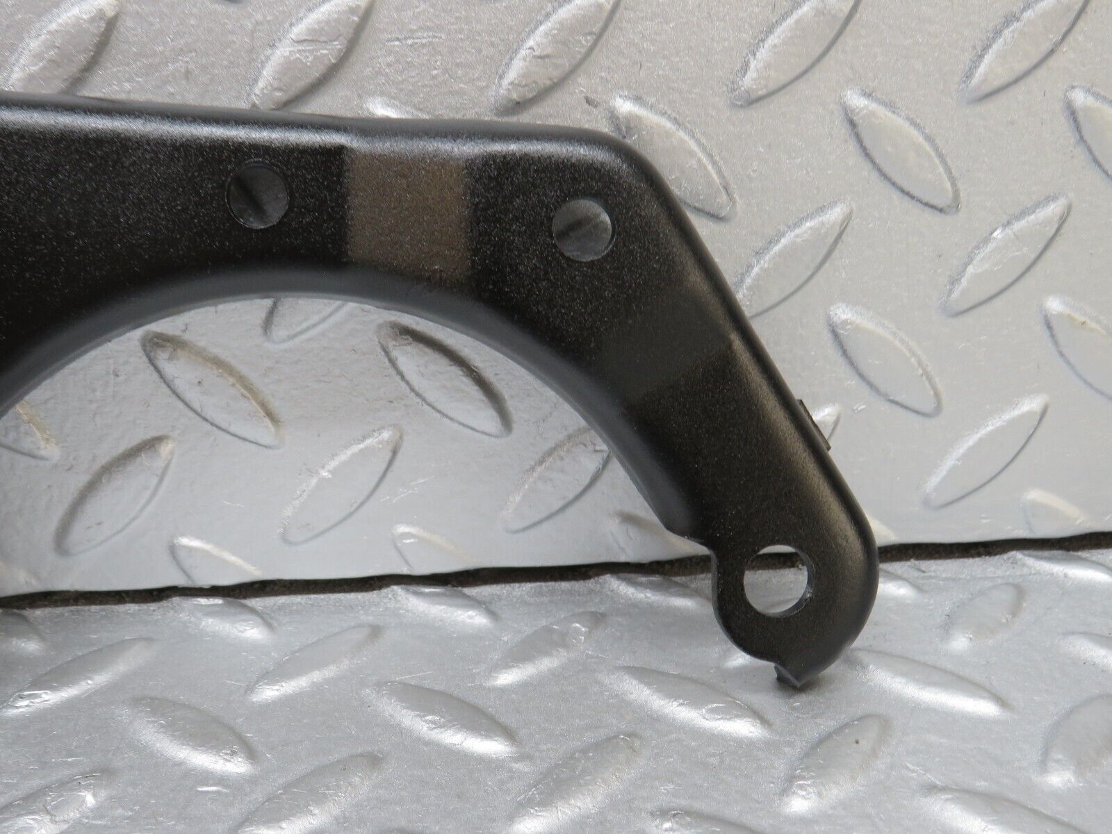 36780 Mercedes-Benz W201 190E 2.0L Power Steering Pump Bracket