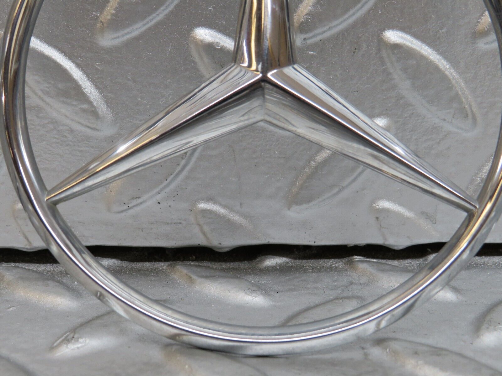 29473 Mercedes-Benz W124 230E Chrome Rear Emblem 2017580058