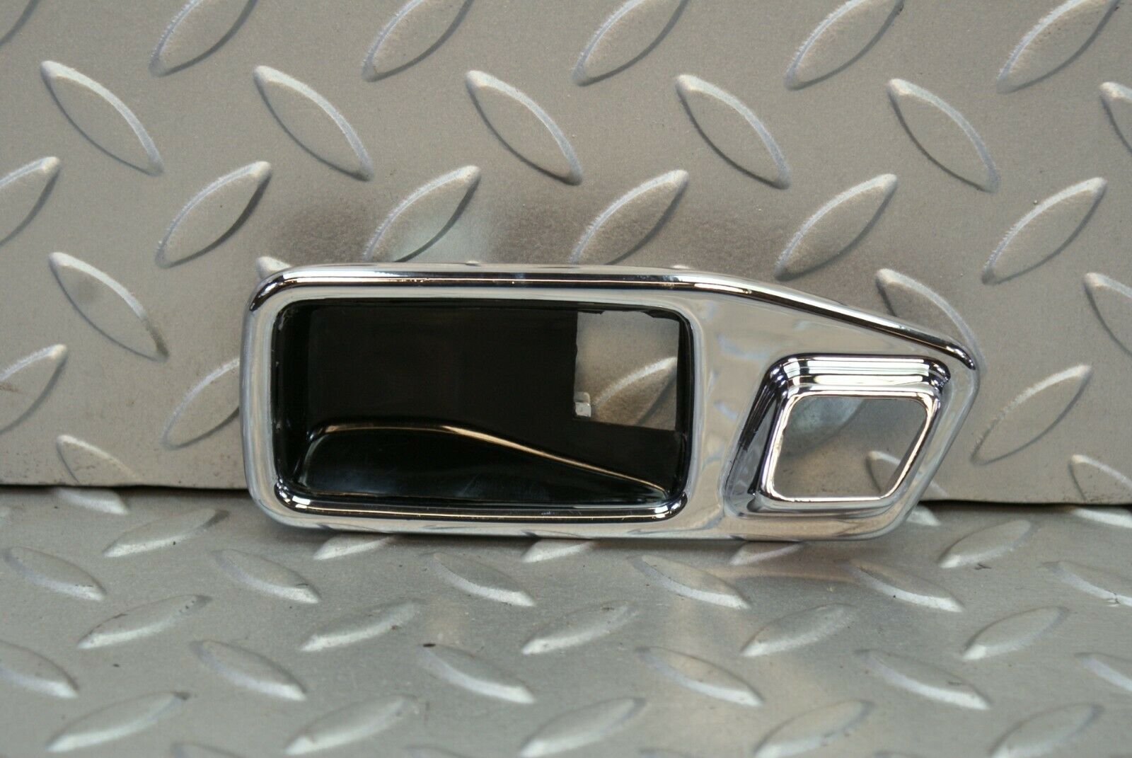 2753 Mercedes-Benz C123 280CE Coupe Chrome Frame For Door Opener Left 1167660111