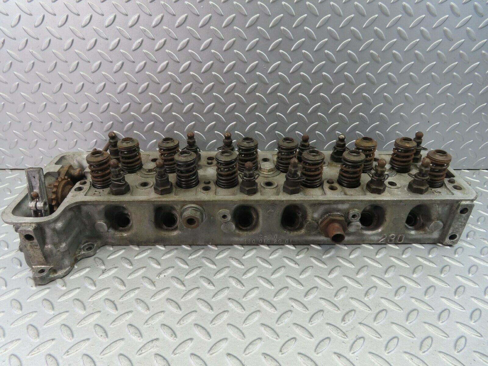 8558 Mercedes-Benz W111 Cylinder Head 1800162901