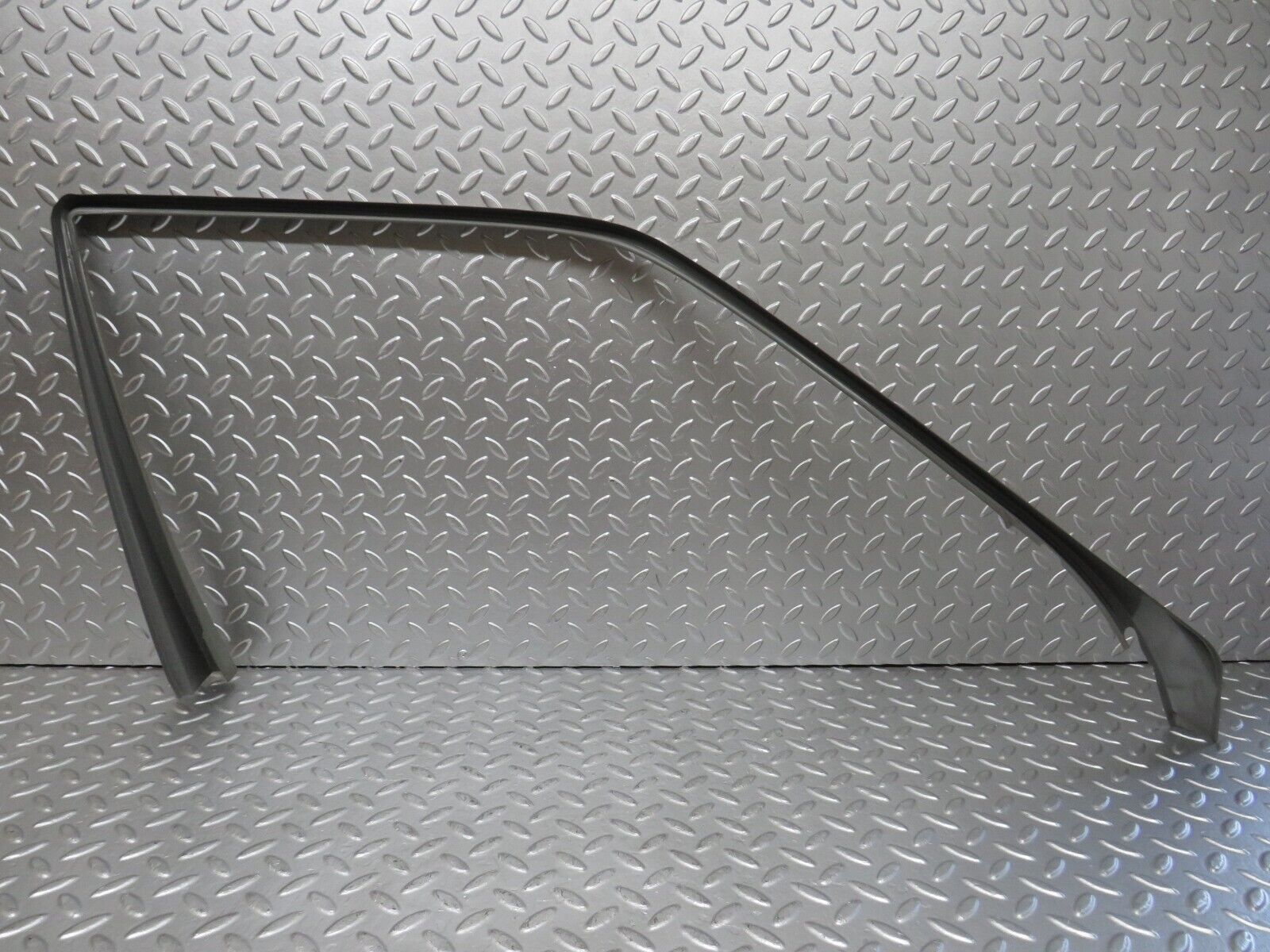 25750 Mercedes-Benz W124 280E F. Right Door Window Frame Trim Cover 1247250271