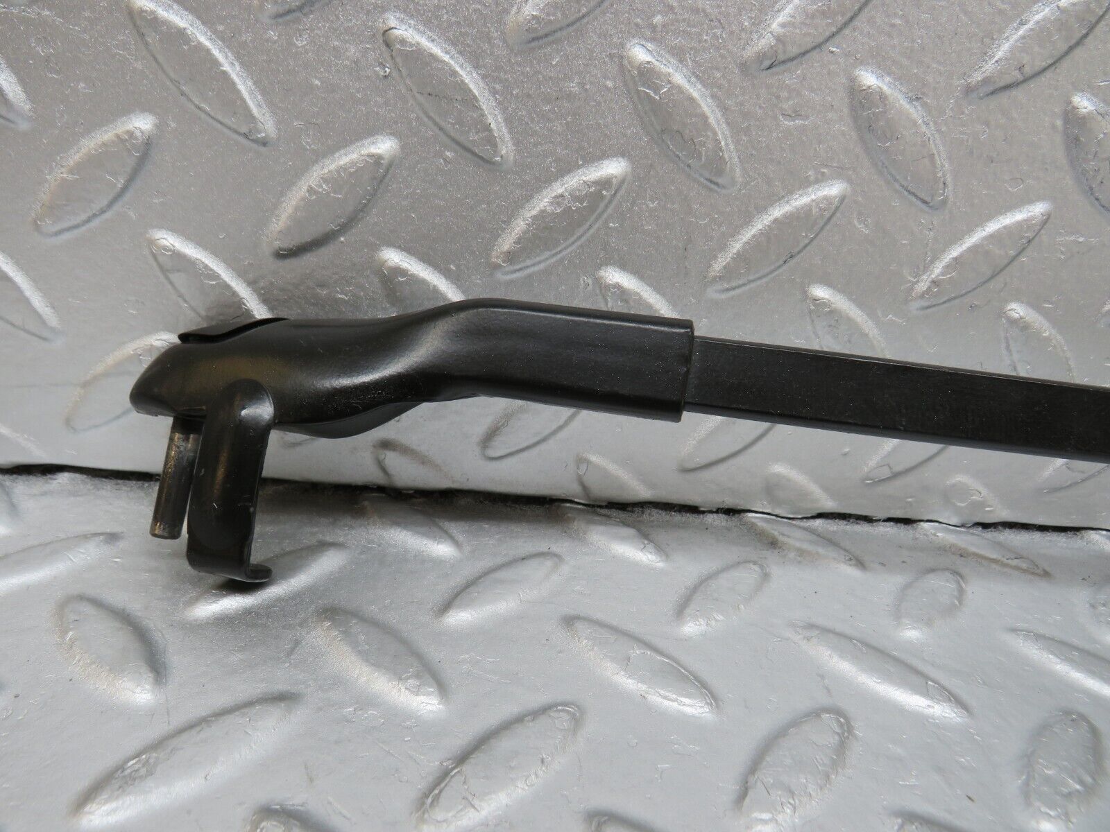 35265 Mercedes-Benz W221 Front Windscreen Wiper Arm Bosch