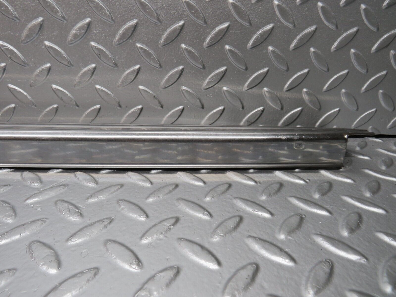 0843 Mercedes-Benz C107 350SLC Coupe Left Door Sill Chrome