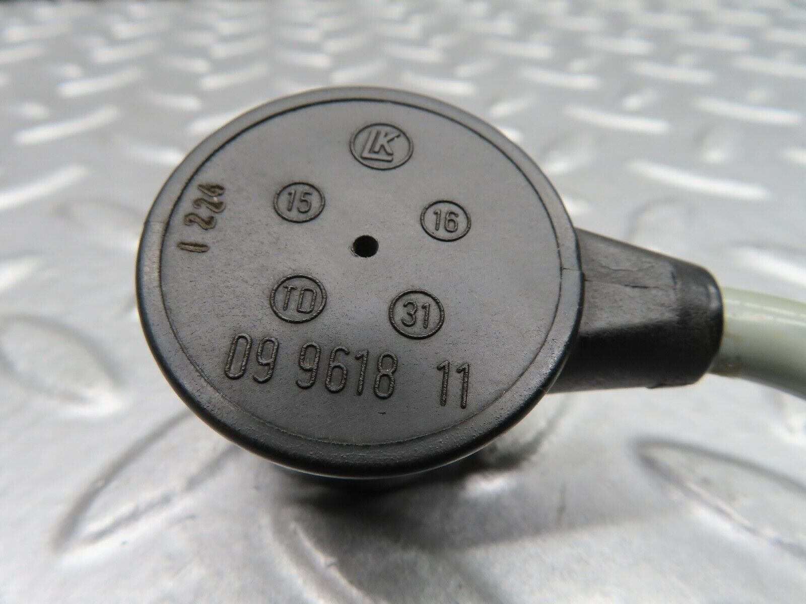 21091 Mercedes-Benz W123 230E Ignition Control Unit Cable 09961811