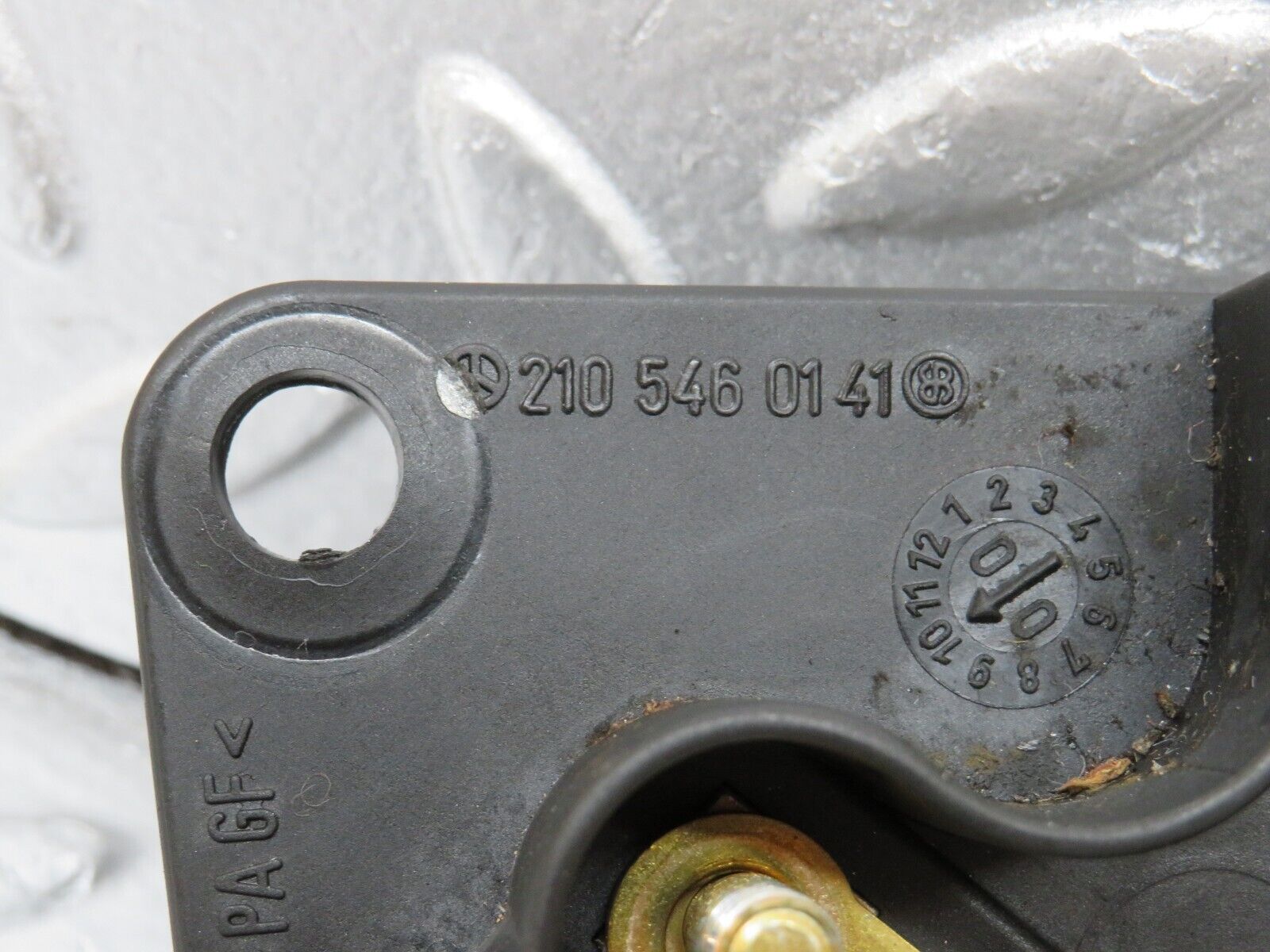 34899 Mercedes-Benz W210 320E Wire Cable Connector 2105460141