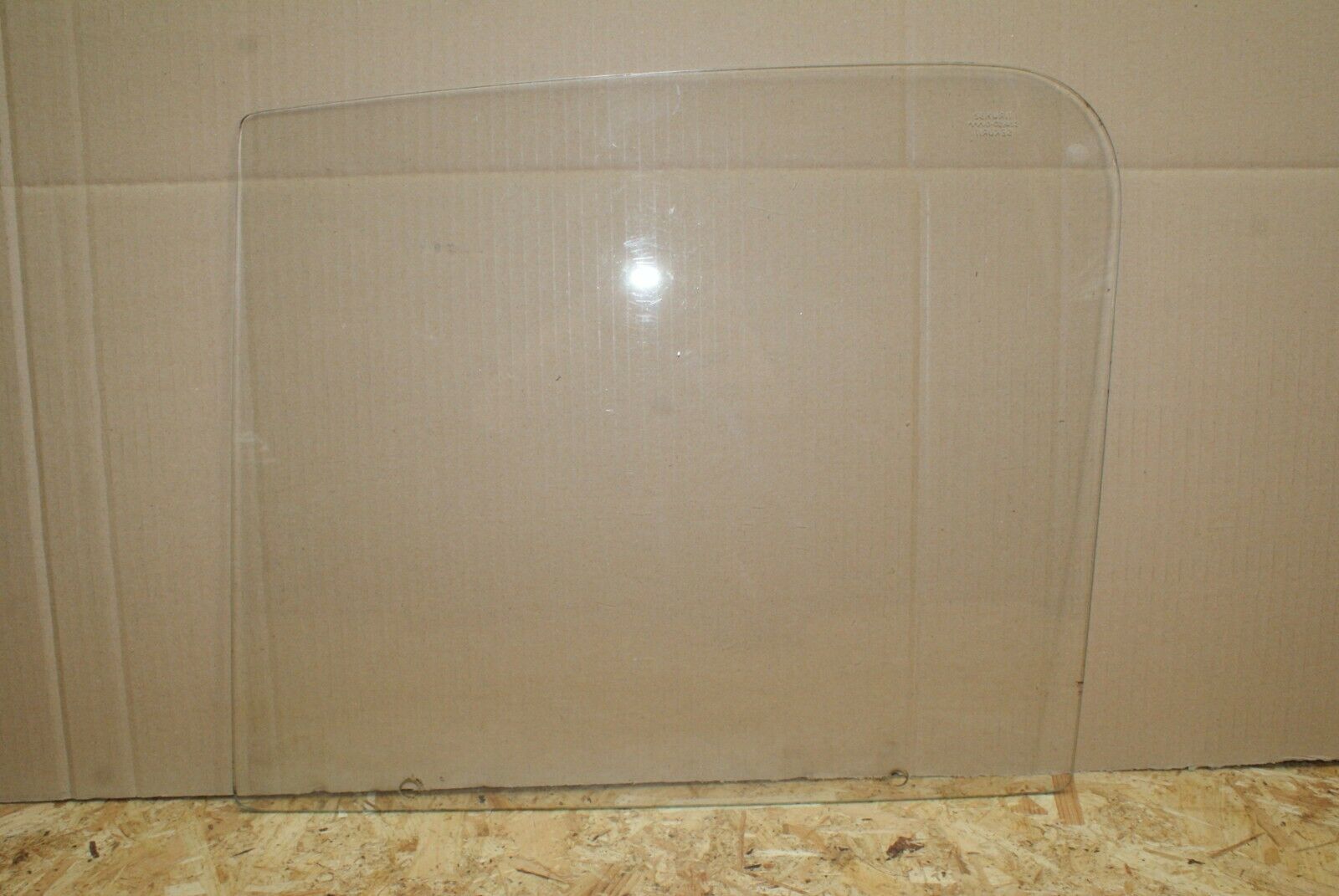 2267 Mercedes-Benz W105 219 PONTON Front Right Door Glass