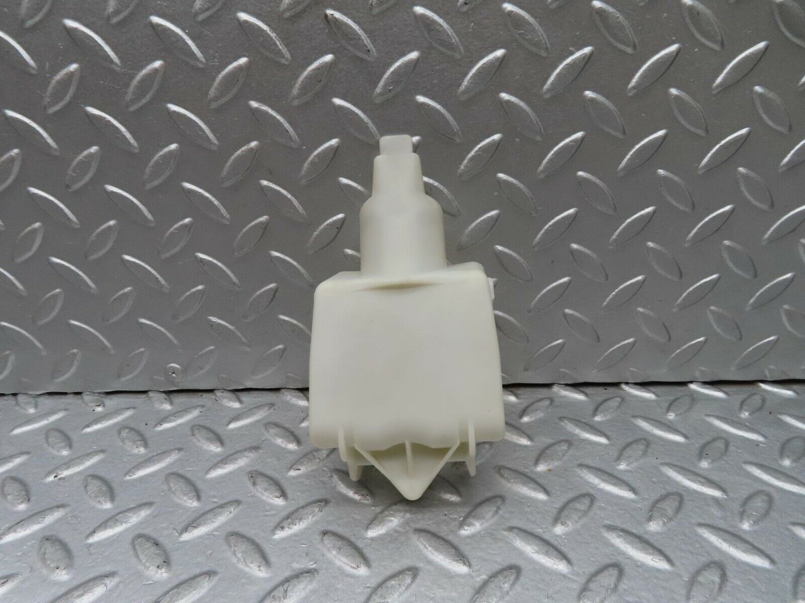 16221 Mercedes-Benz W124 260E Rear Door Lock Vacuum Actuator Cover 1248050590