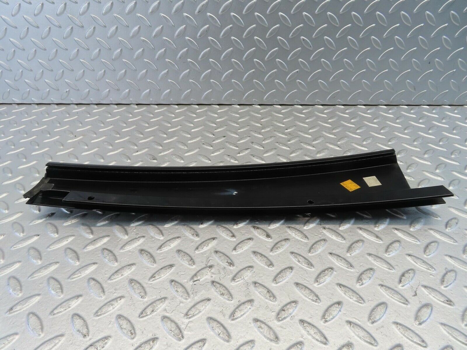 11201 Mercedes-Benz W221 S320 Rear Left Door Glass Side Trim