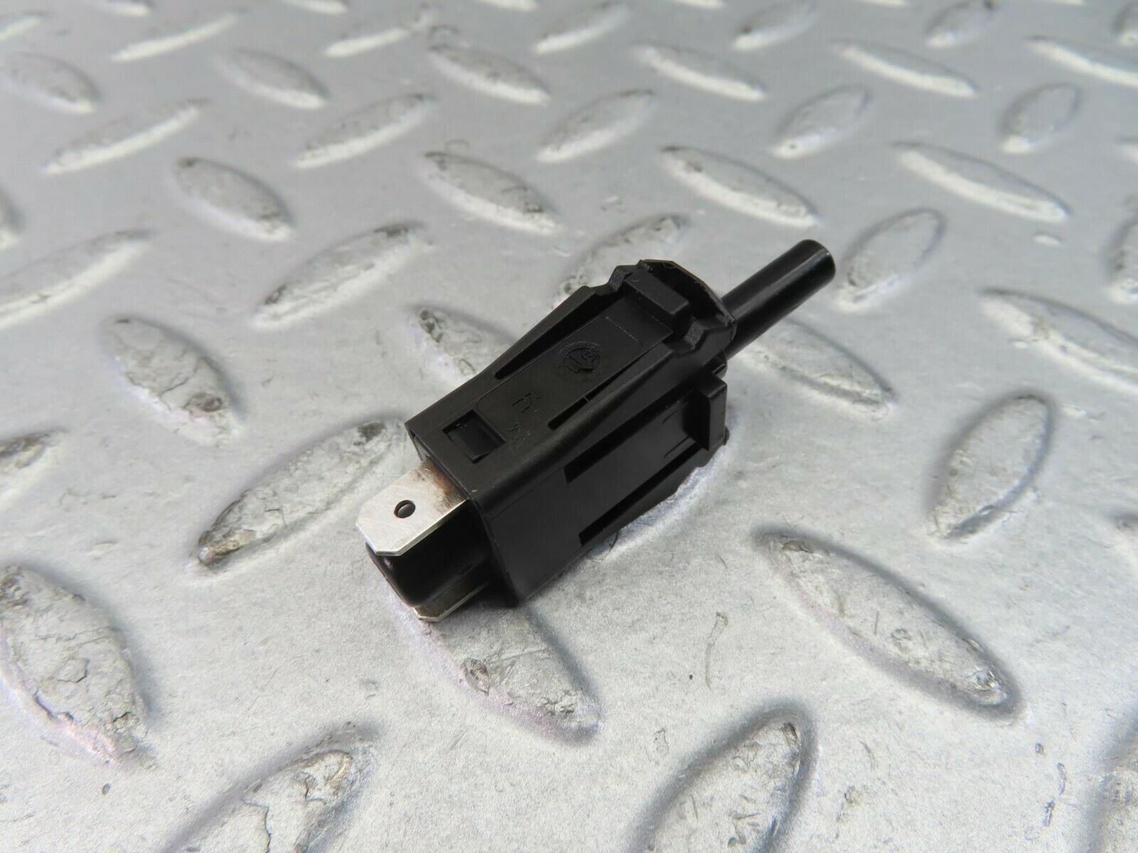 10405 Mercedes-Benz W201 190E Door Contact Switch 0015458714