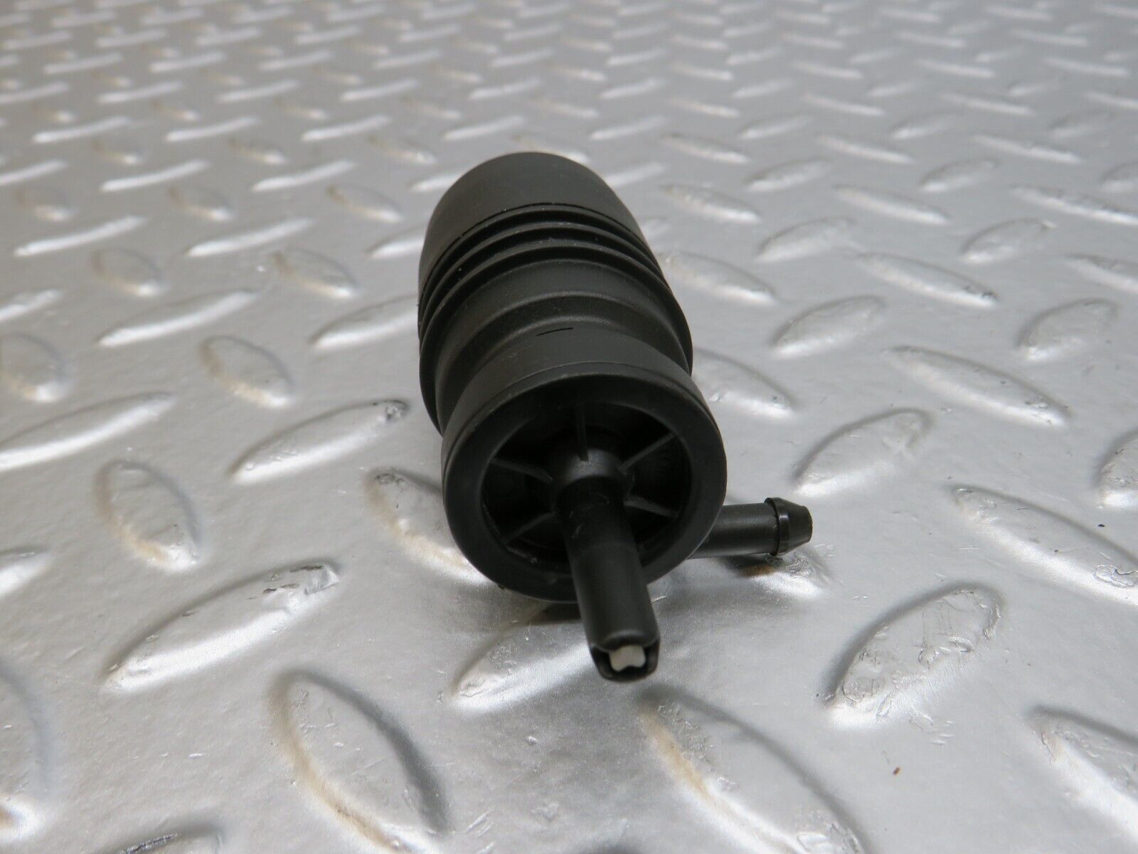 25451 Mercedes-Benz W123 200 Windscreen Washer Pump