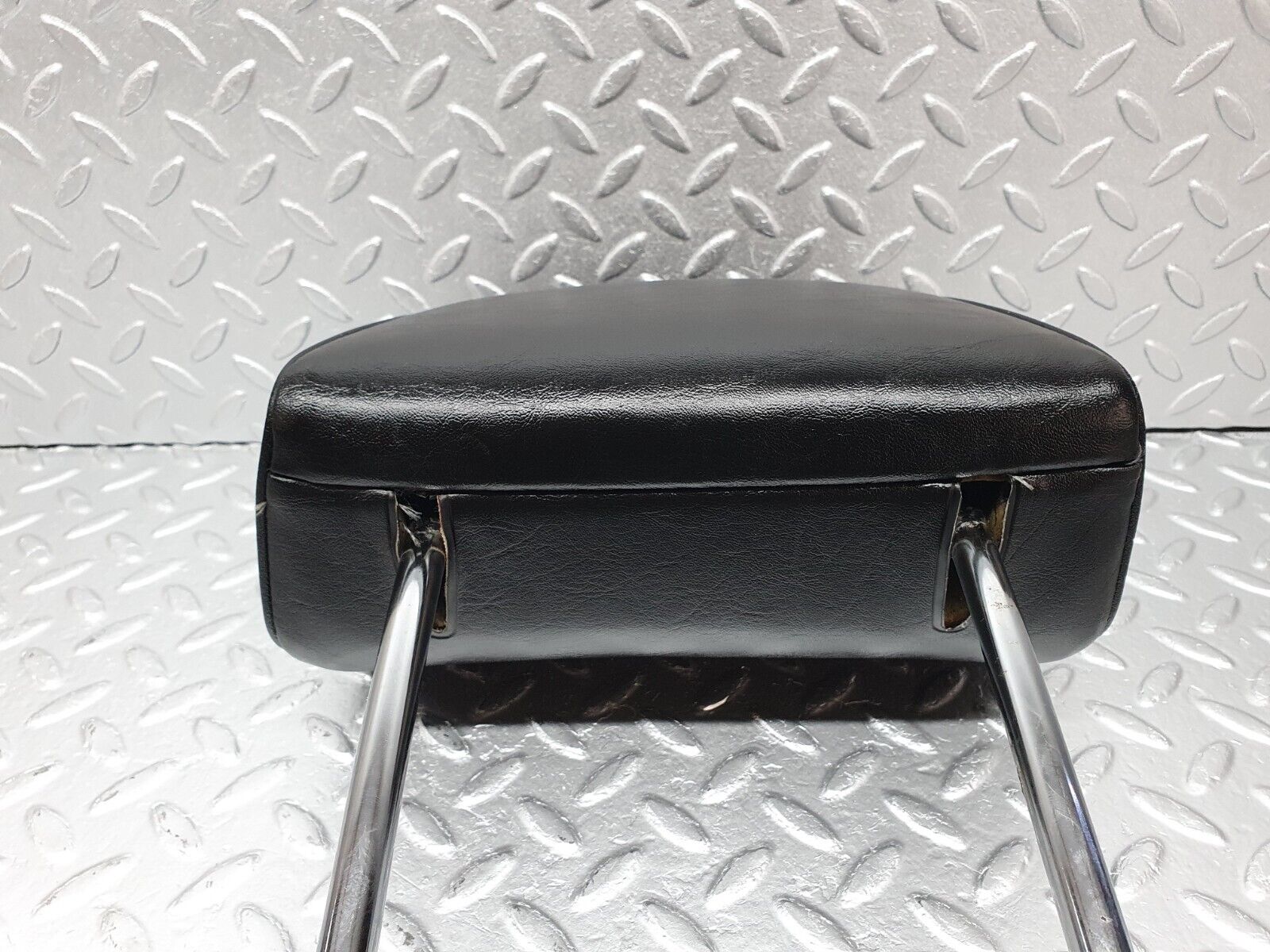 40784 Mercedes-Benz W123 300D Front Seat Headrest Leather Black