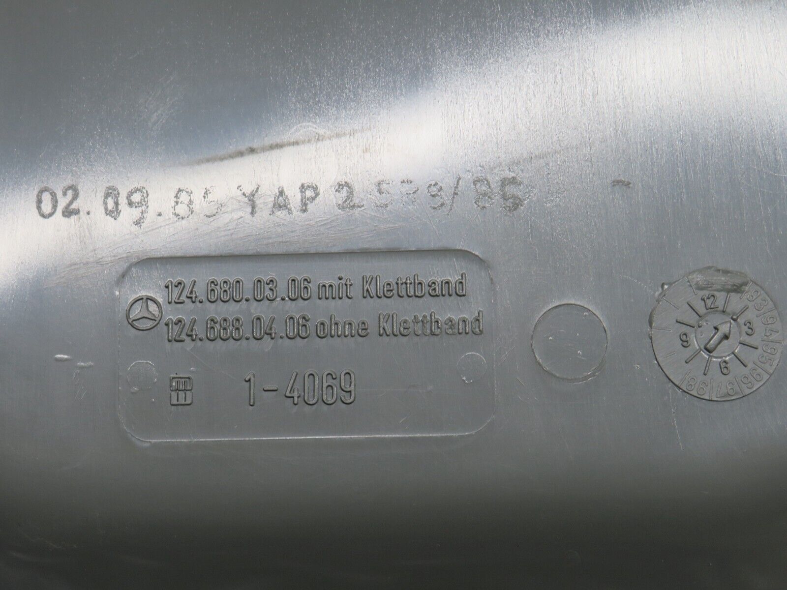 31301 Mercedes-Benz S124 220TE Kick Panel Right Side Grey 1246800306