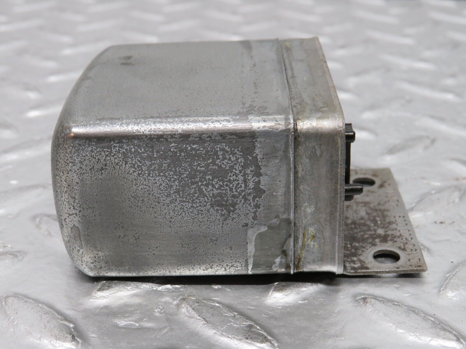 0680 Mercedes-Benz C107 350SLC Coupe Alternator Voltage Regulator Bosch 0190600009