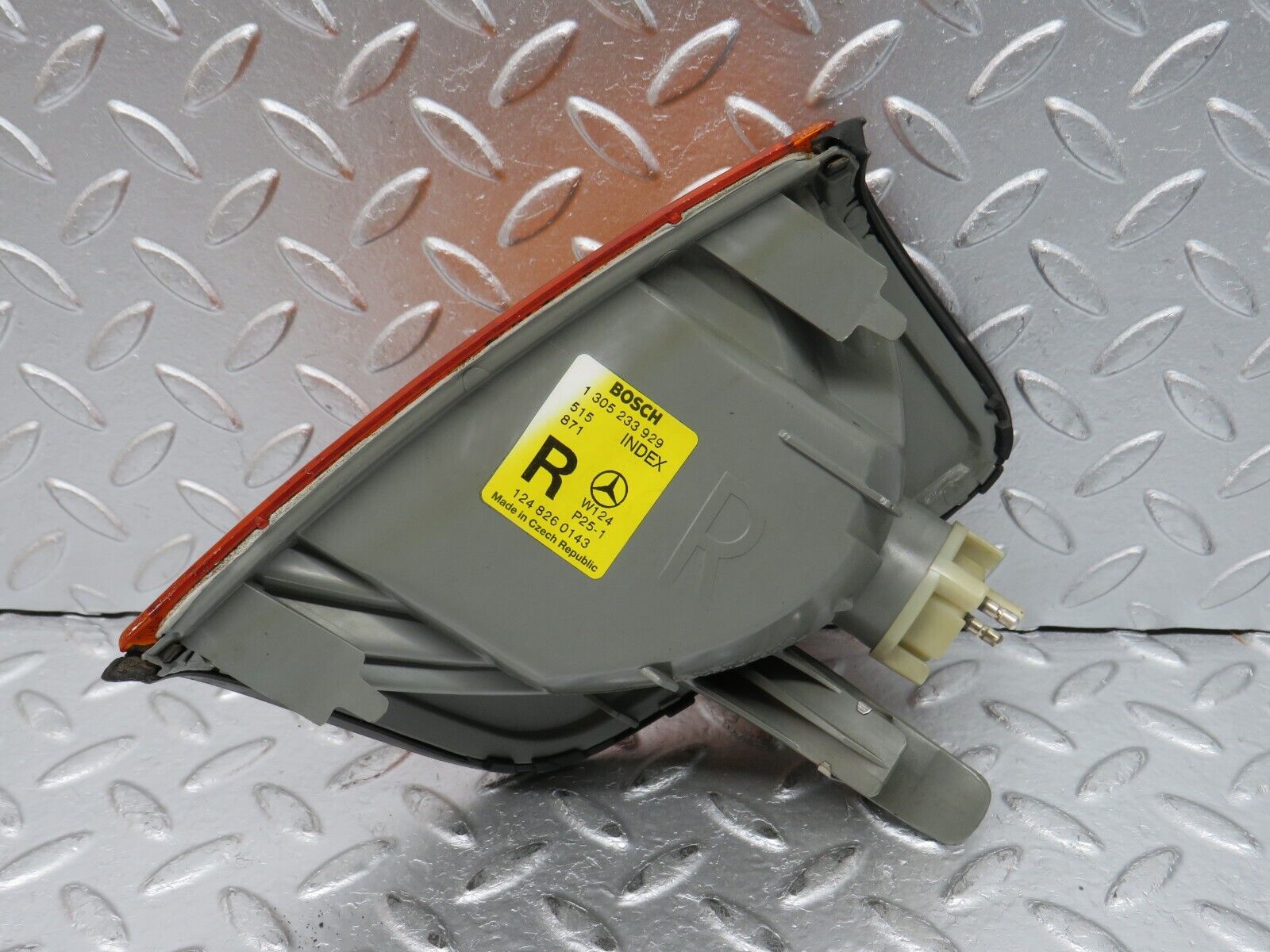 32538 Mercedes-Benz S124 300TE Wagon Front Right Indicator Bosch 1305233929