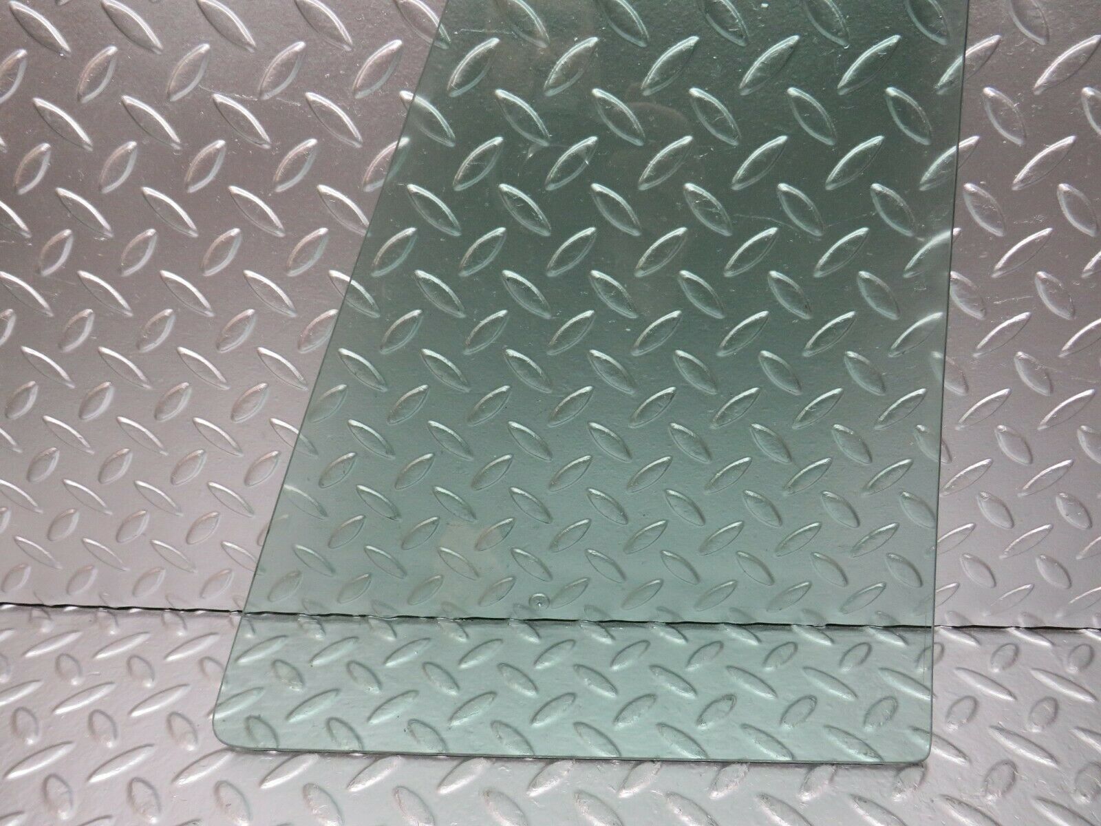 24439 Mercedes-Benz S124 220TE Wagon Rear Right Quarter Glass