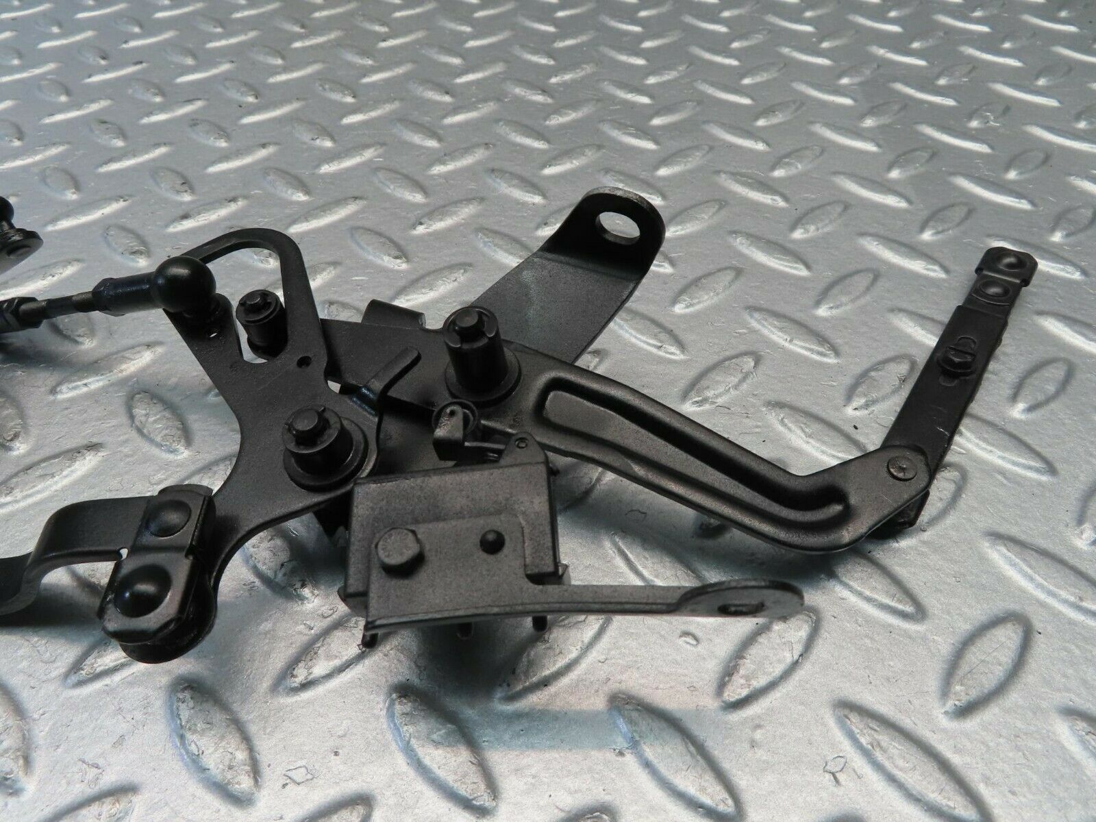 10922 Mercedes-Benz W123 230E Throttle Linkage