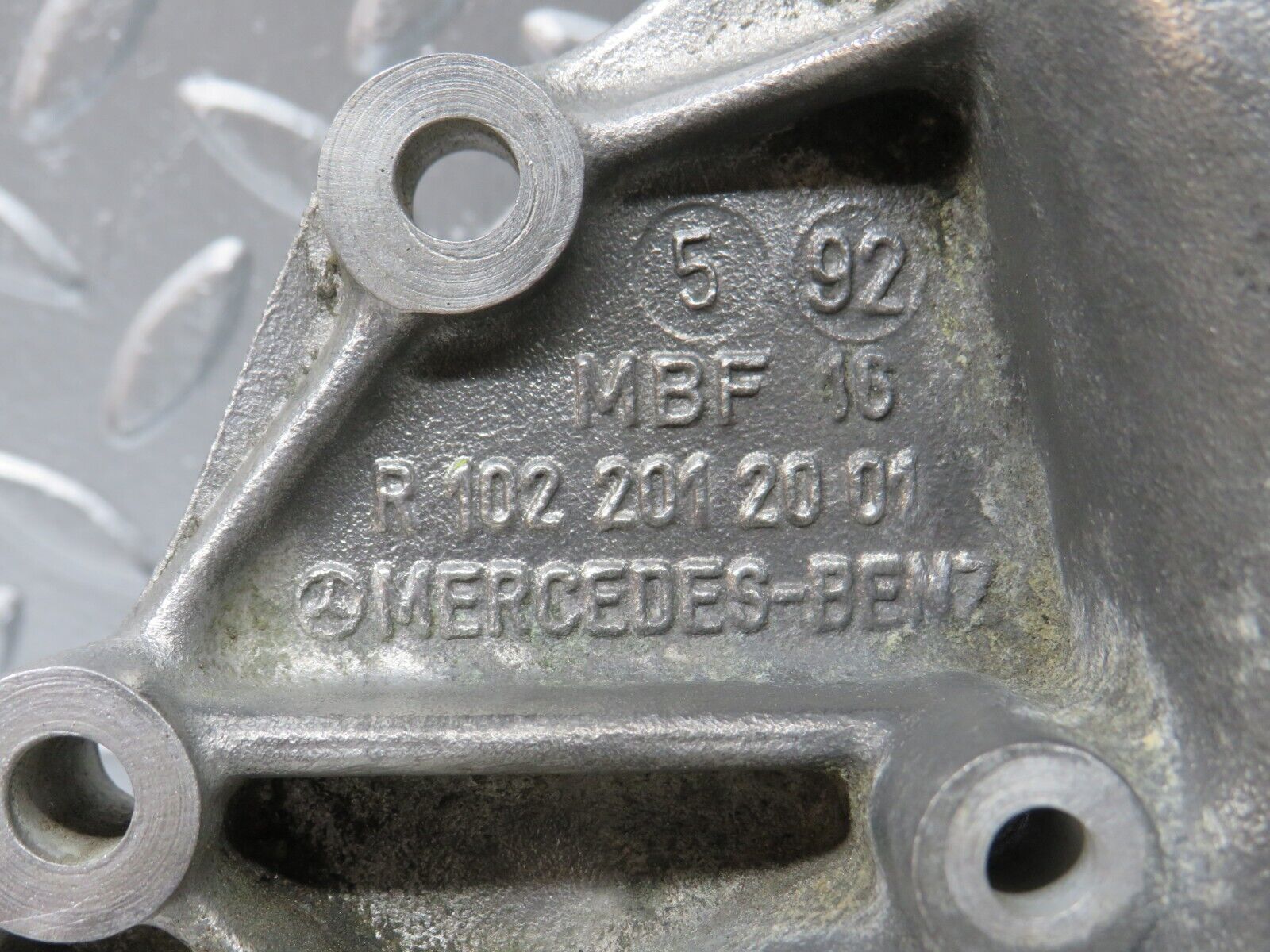 30509 Mercedes-Benz W124 230E Water Pump 1022012001